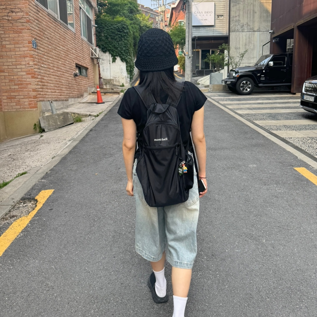 Montbell Pocketable Light Pack 18 Black 착용 스타일