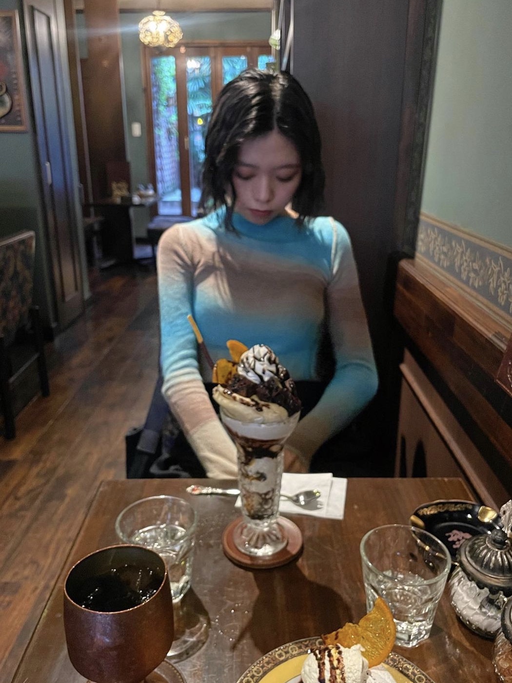 Perverze Women Double Face Knit Tops Blue 착용 스타일