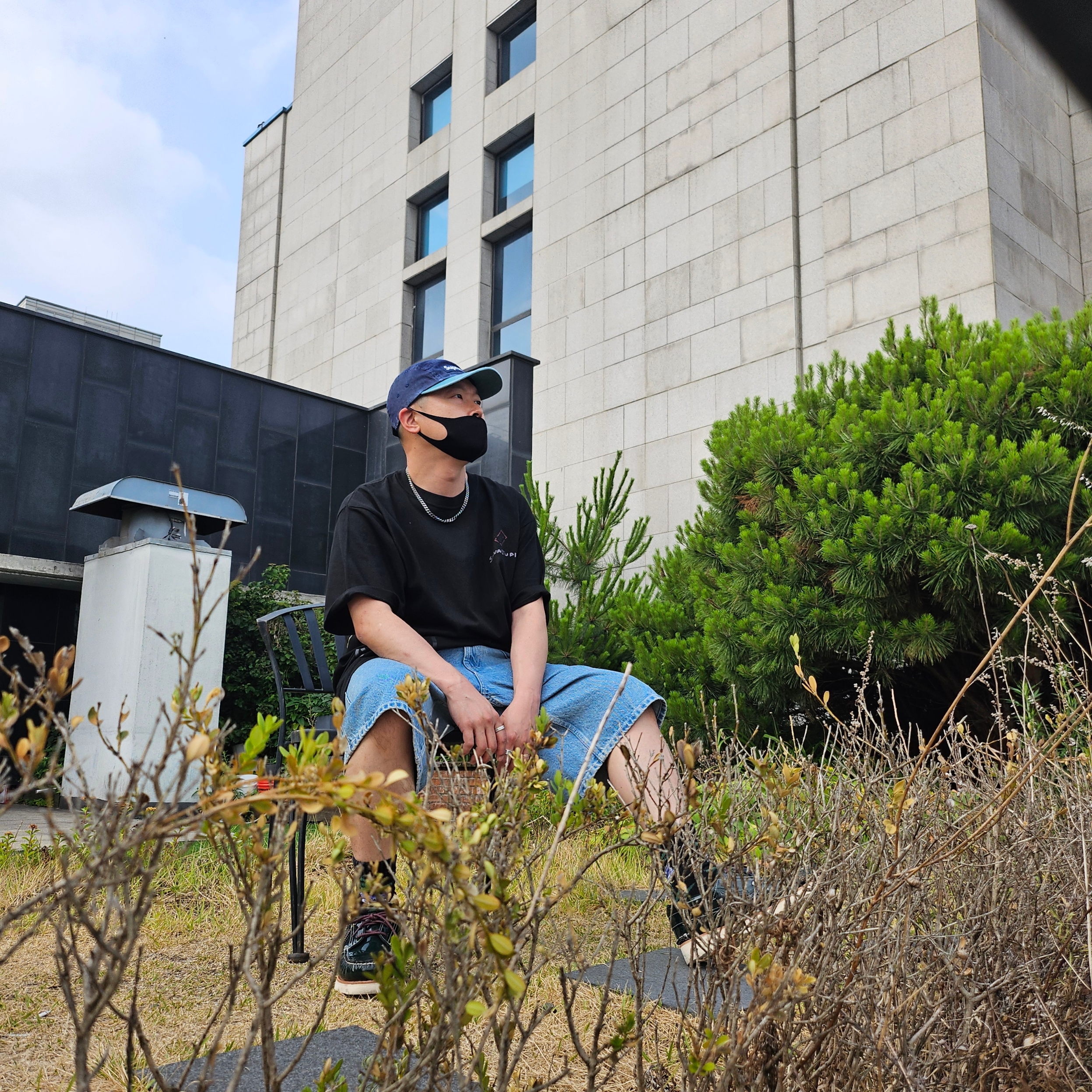 KASINA x Timberland 3 Eye Wedge Vibram Dark Green, Supreme Script Baggy Denim Short Washed Indigo - 24SS 착용 스타일 - 1