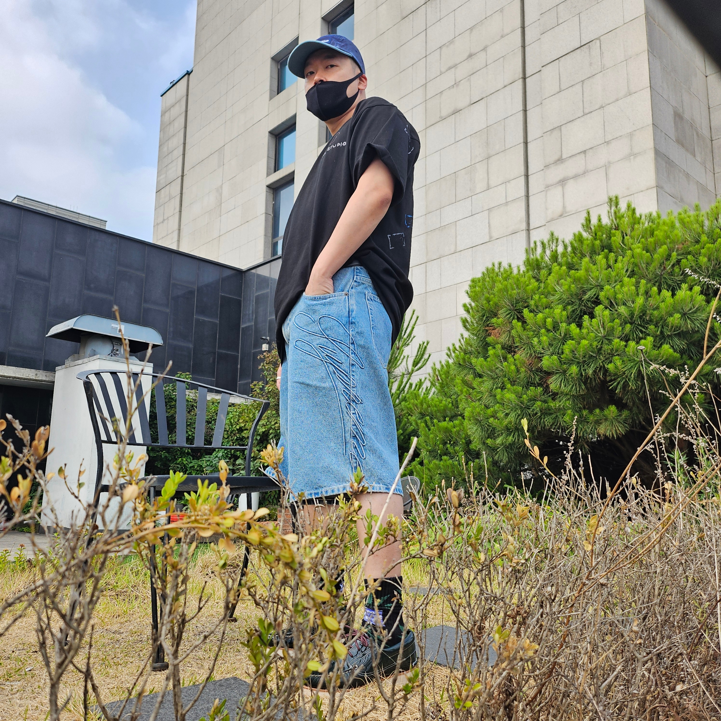 KASINA x Timberland 3 Eye Wedge Vibram Dark Green, Supreme Script Baggy Denim Short Washed Indigo - 24SS 착용 스타일 - 3