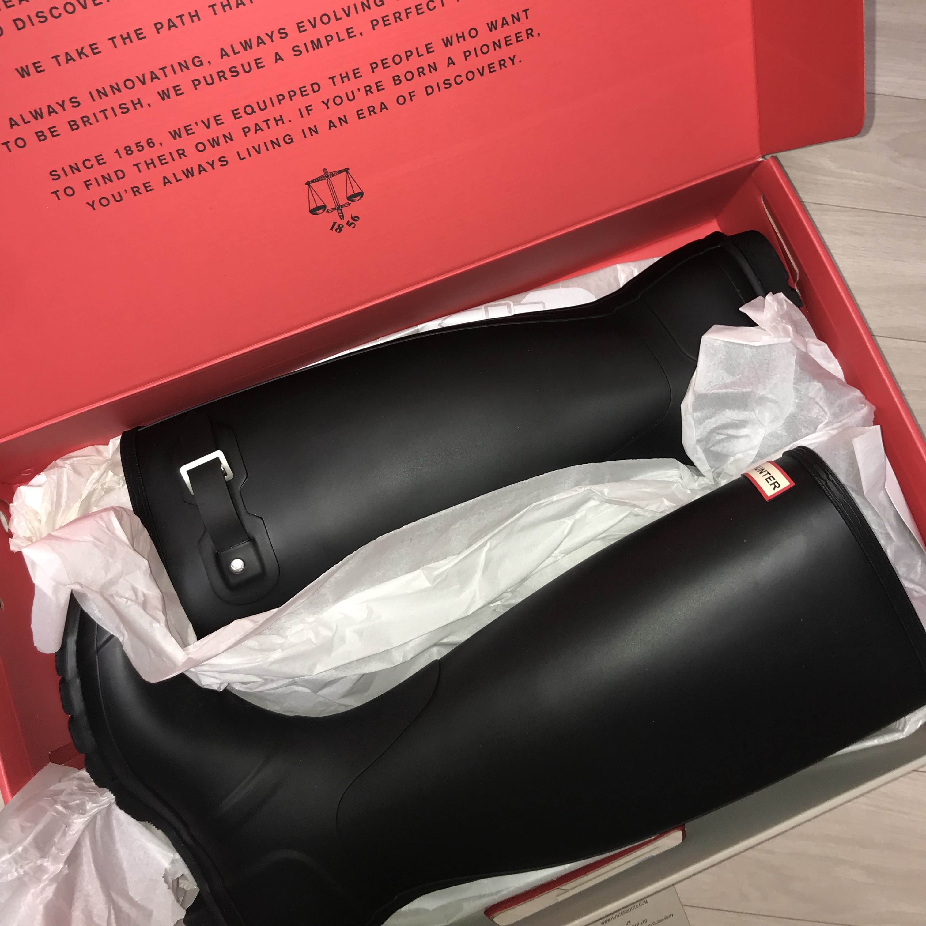 (W) Hunter Original Tall Rain Boots Black 착용 스타일 - 1