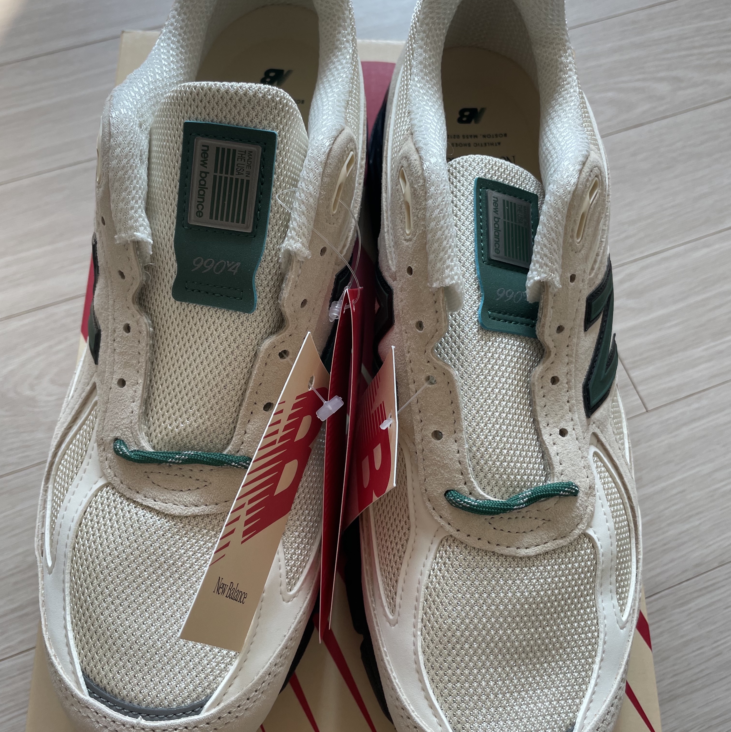New Balance 990v4 Made in USA Macadamia Nut 착용 스타일 - 1