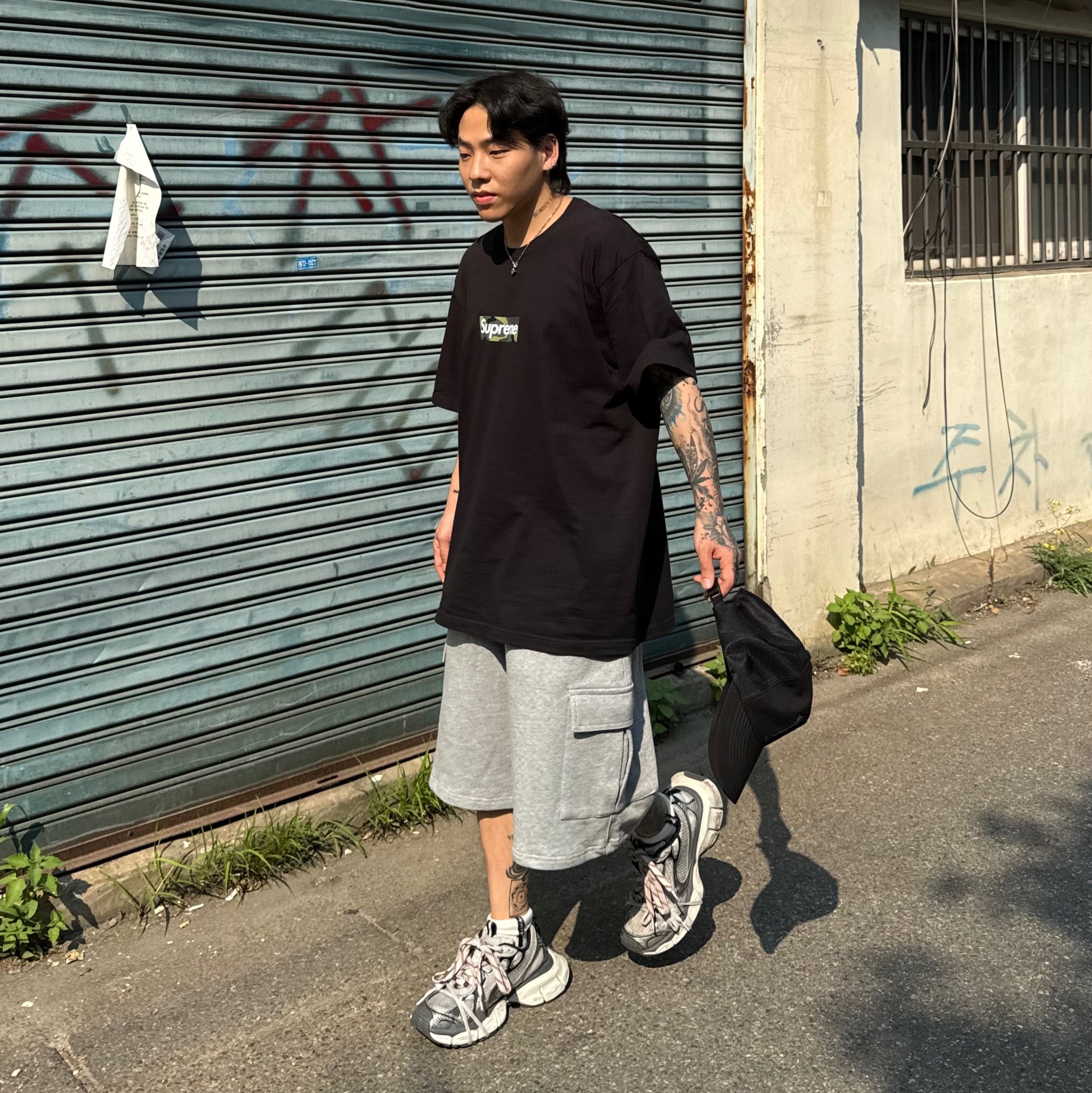 Supreme Box Logo T-Shirt White - 23FW, Supreme Box Logo T-Shirt Black - 23FW 착용 스타일 - 1