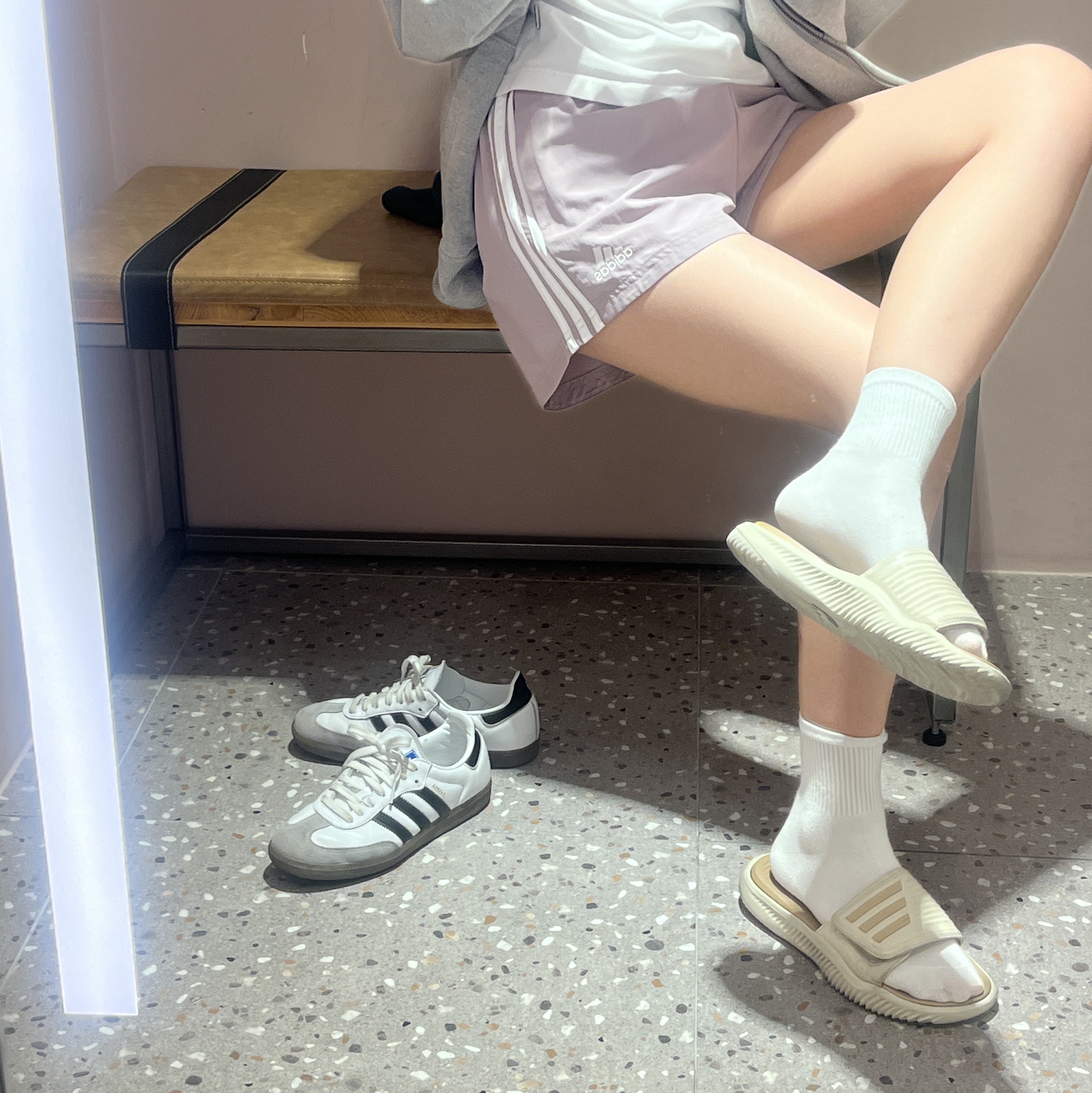 (W) Adidas Essential 3S Woven Shorts Preloved Fig - KR Sizing, Adidas Samba OG Cloud White 착용 스타일