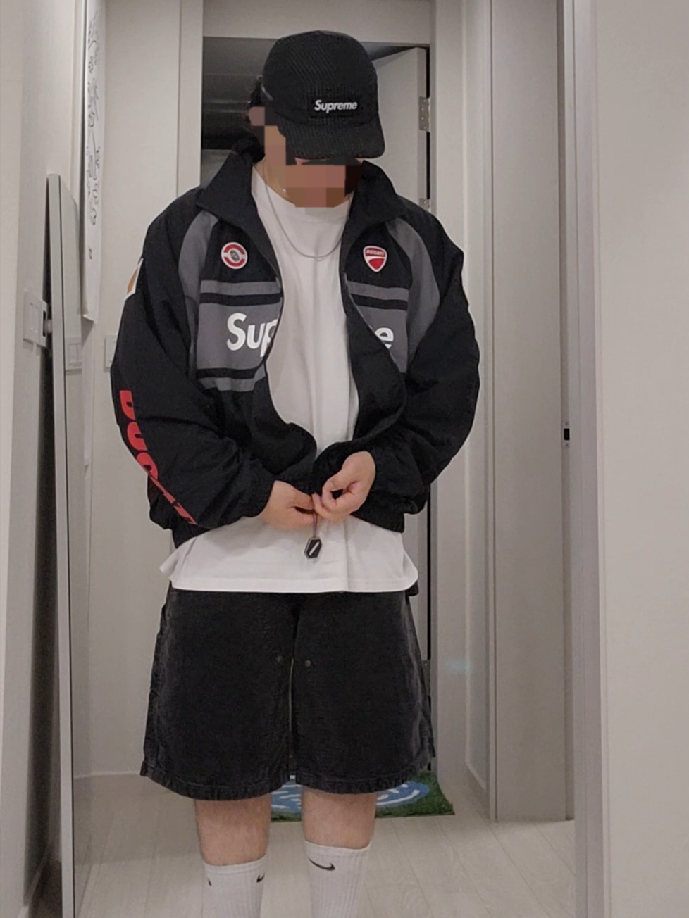 Supreme x Ducati Track Jacket Black - 24SS, Supreme Washed Corduroy Double Knee Painter Short Black - 24SS 착용 스타일 - 2