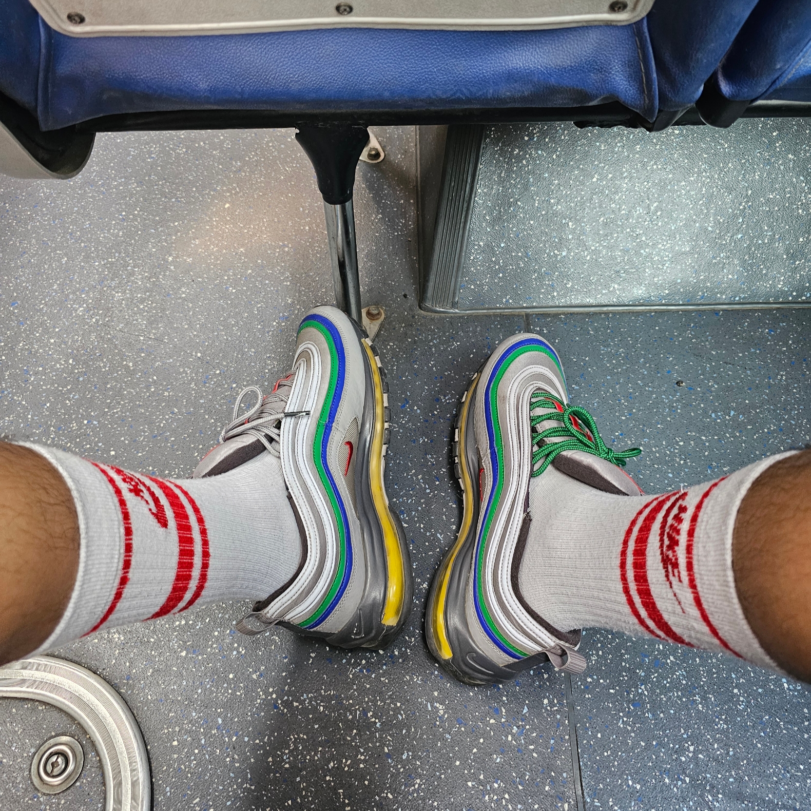 Nike Air Max 97 Nintendo 64, Nike NSW Everyday Essential Crew Socks White University Red (3 Pack/Korean Ver.) 착용 스타일