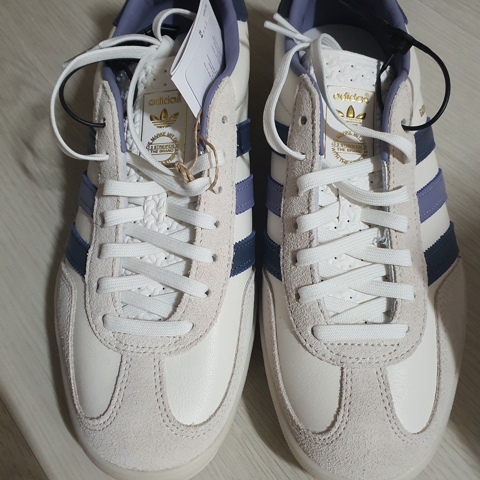 Adidas Gazelle Indoor Core White Preloved Ink 착용 스타일