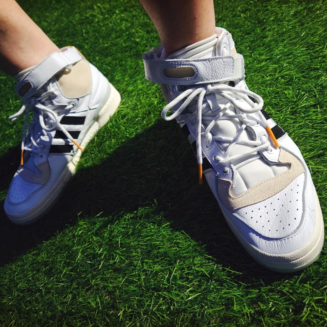 Adidas x Beyonce Ivy Park Forum Mid White Mesa 착용 스타일 - 4