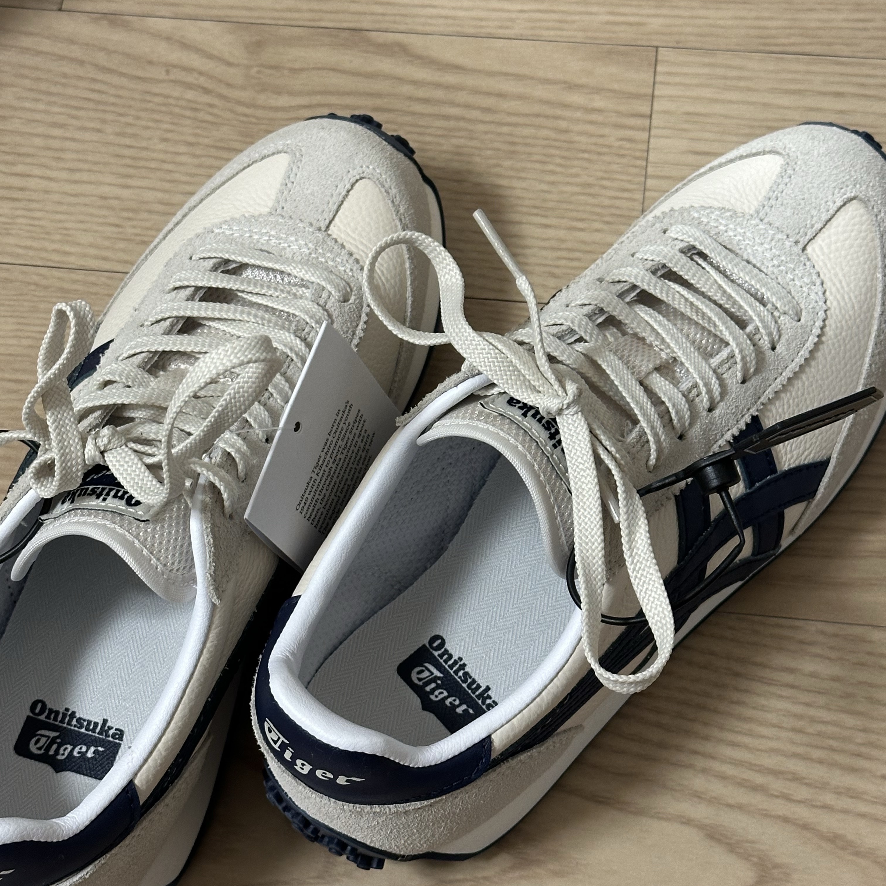 Onitsuka Tiger EDR 78 Birch Peacoat 착용 스타일