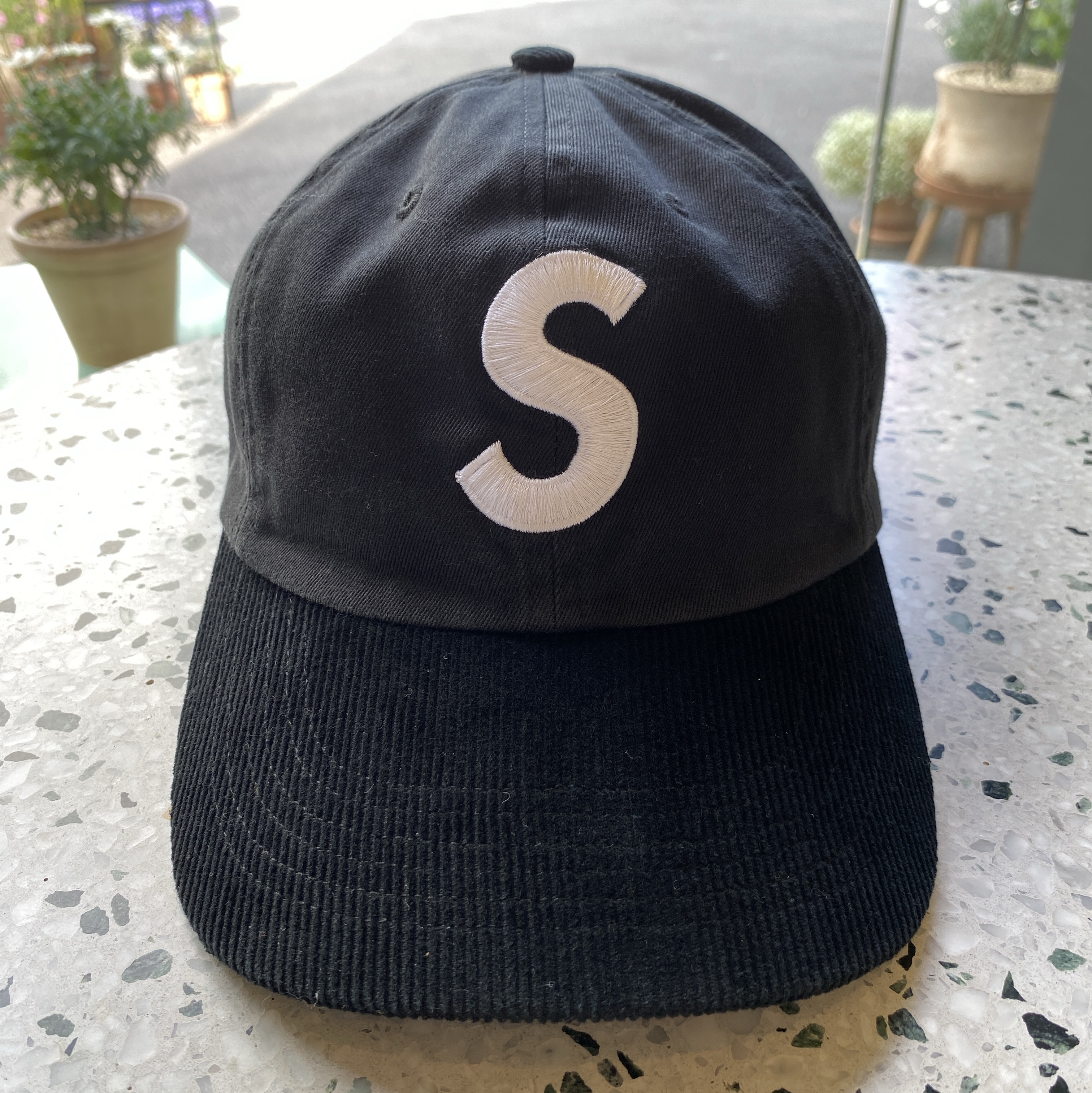 Supreme 2-Tone S Logo 6-Panel Black - 24SS 착용 스타일 - 1