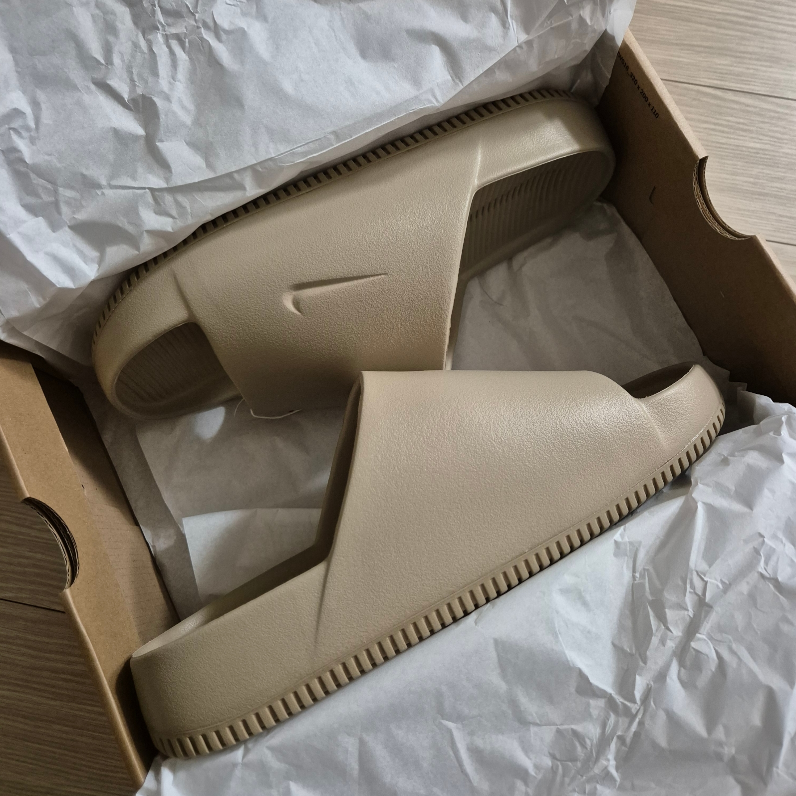 Nike Calm Slide Khaki 착용 스타일