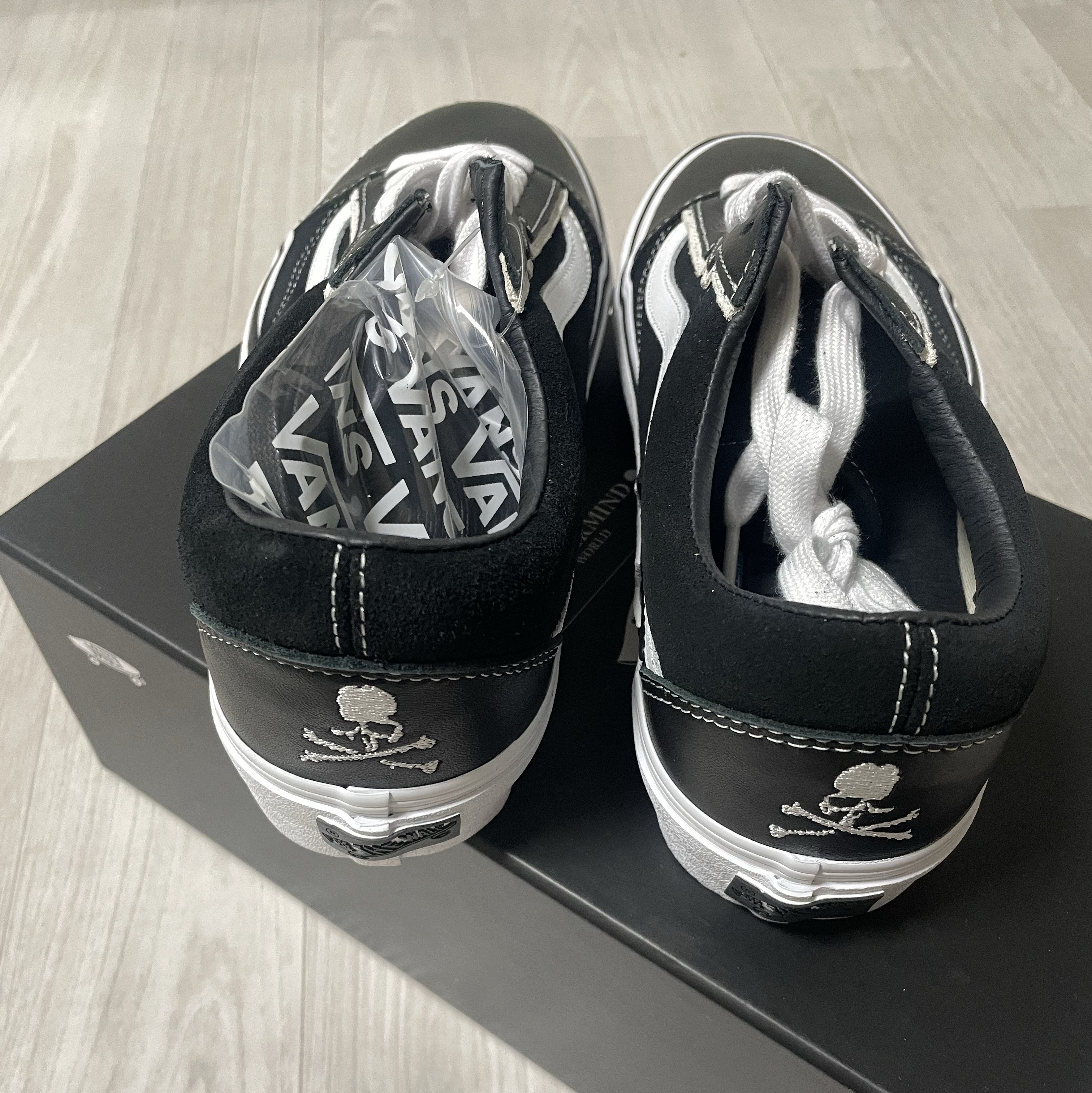 Vans Vault x Mastermind World Old Skool Bolt Black 착용 스타일 - 2