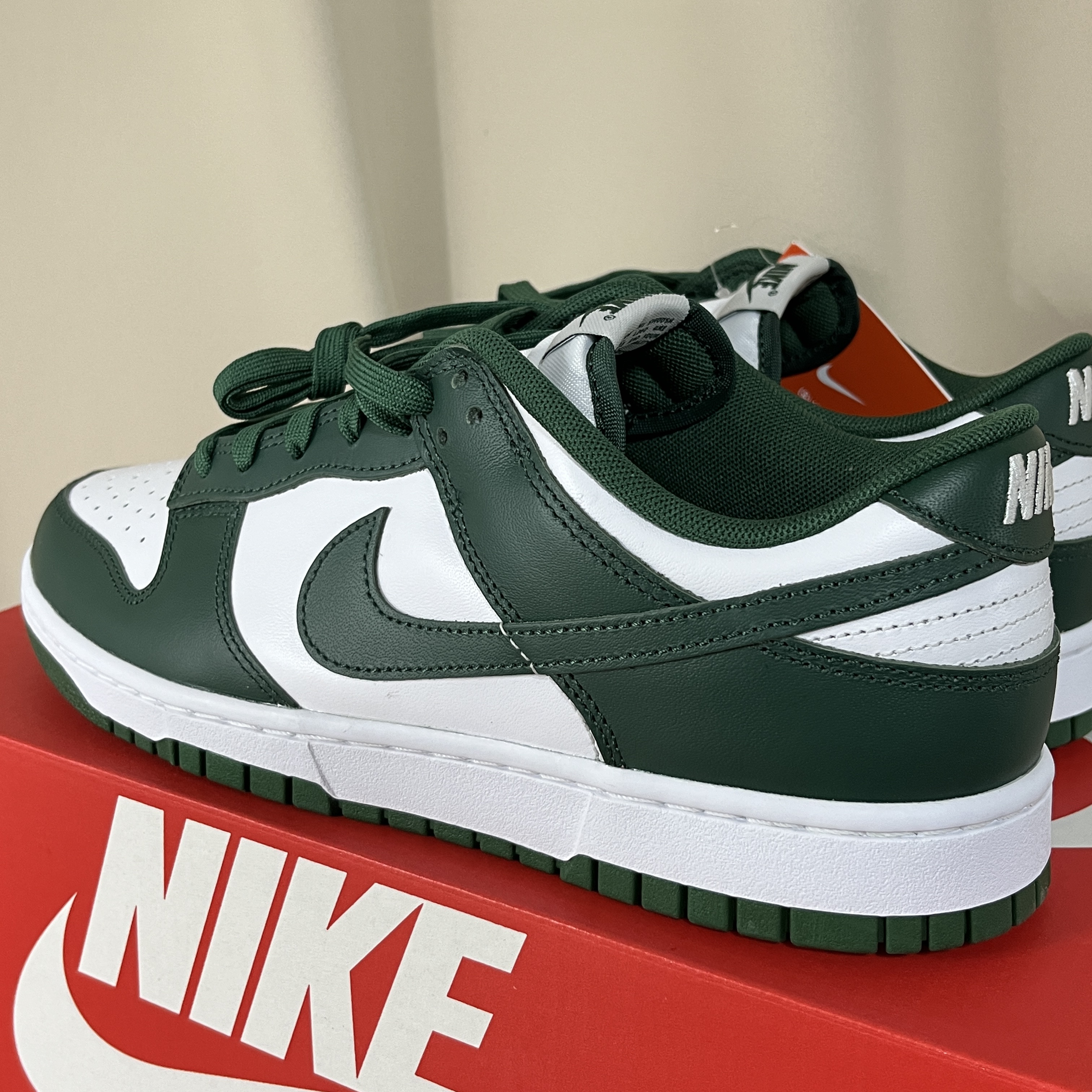 Nike Dunk Low Retro Varsity Green 착용 스타일