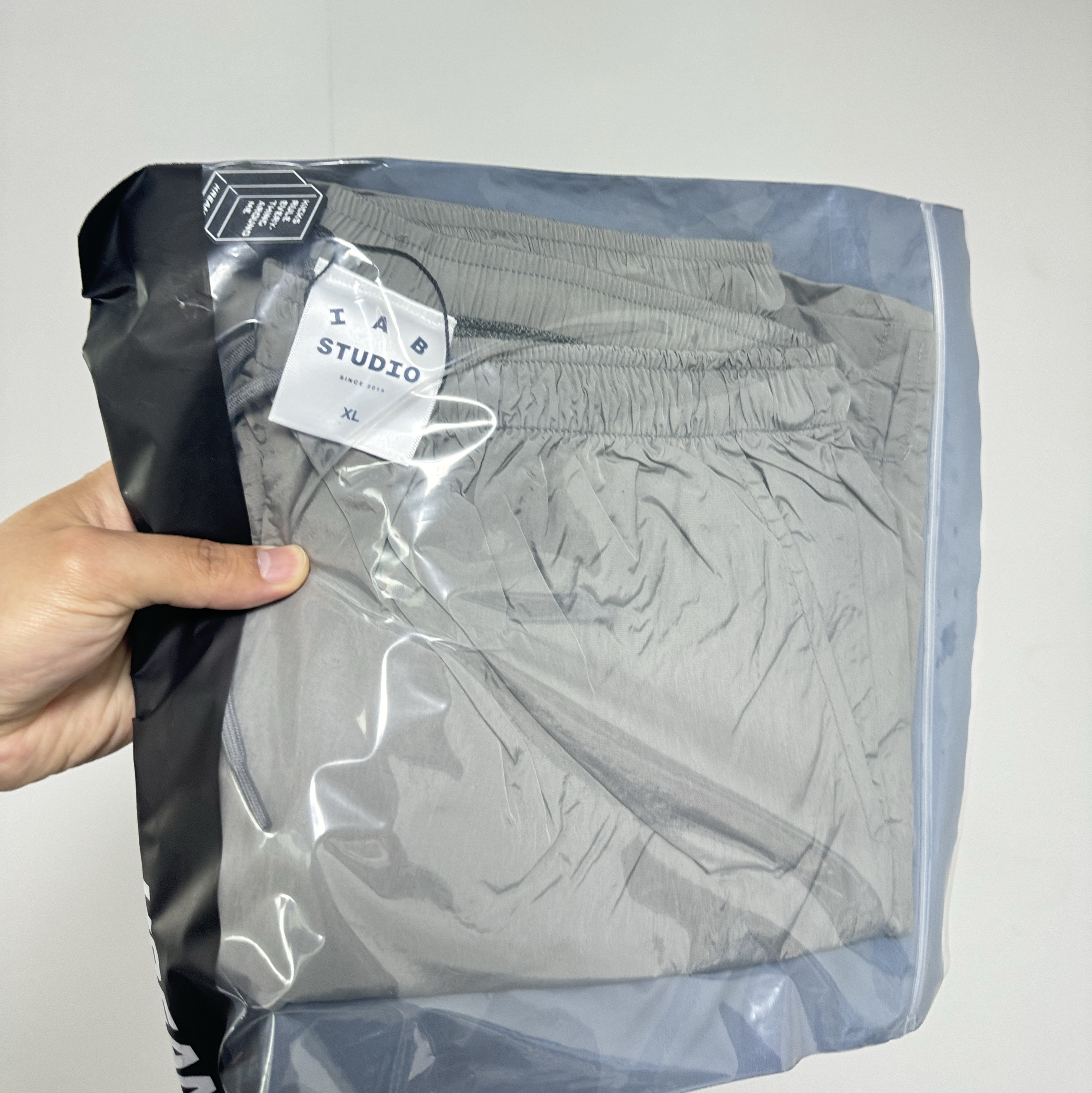 IAB Studio Woven Shorts Gray 착용 스타일