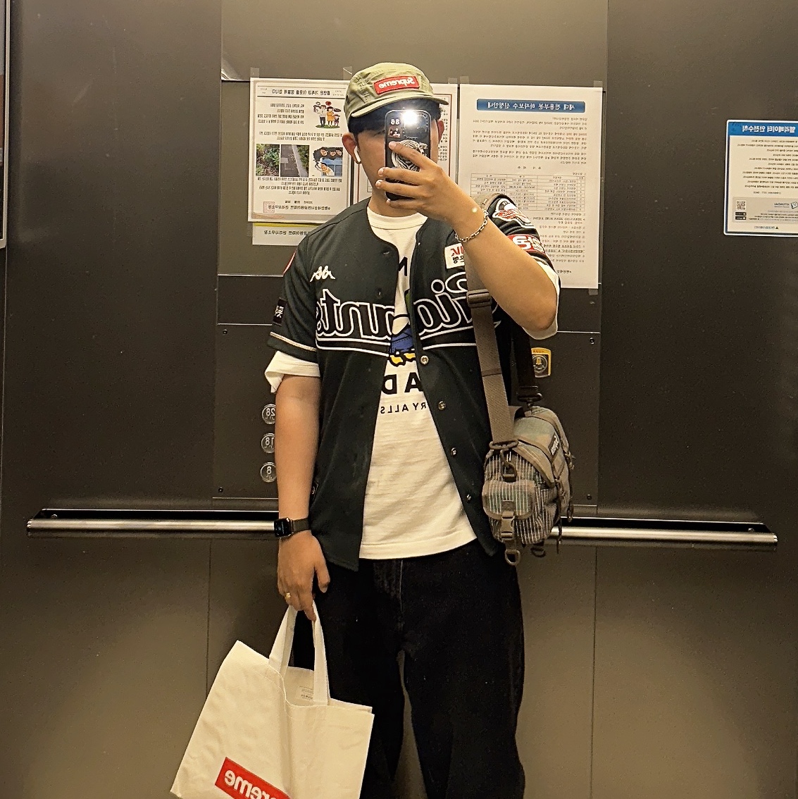 Supreme Mini Duffle Bag Woodland Camo - 24SS, Supreme Military Camp Cap Olive - 24SS 착용 스타일