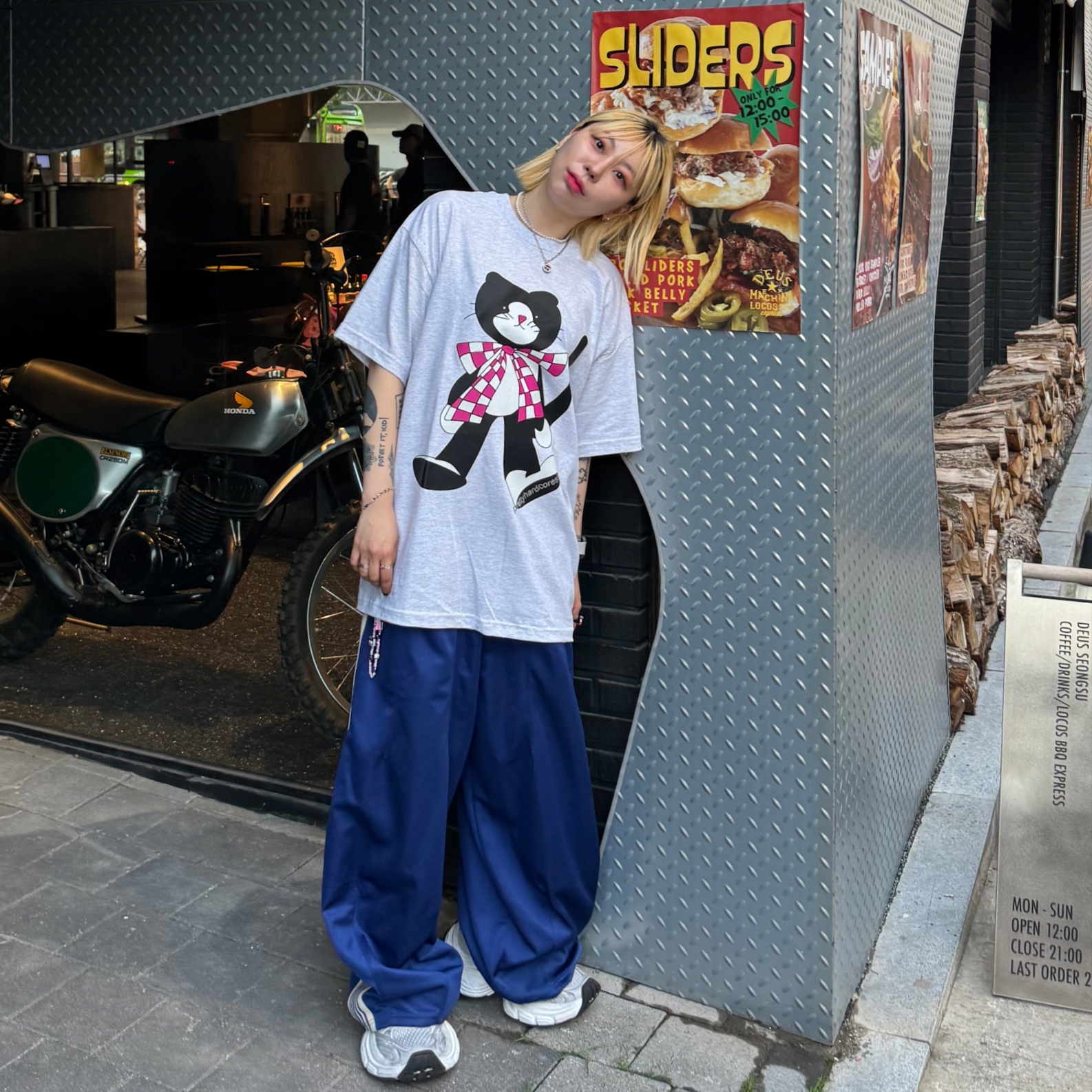 (W) Balenciaga 10XL Sneakers White Grey Silver Black, Needles H.D. Track Pants Poly Smooth Royal 착용 스타일 - 3
