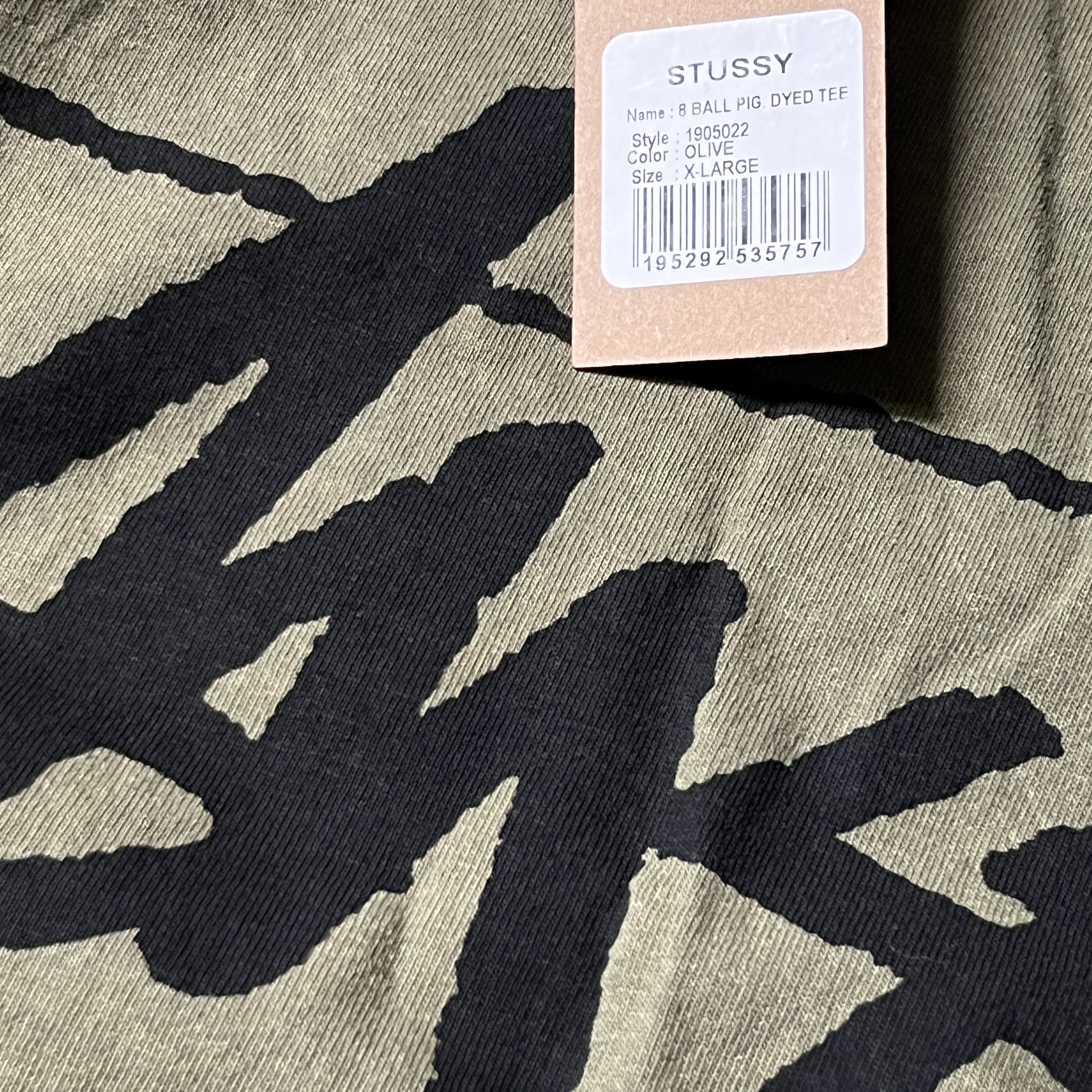 Stussy 8 Ball Pigment Dyed T-Shirt Olive 착용 스타일 - 2