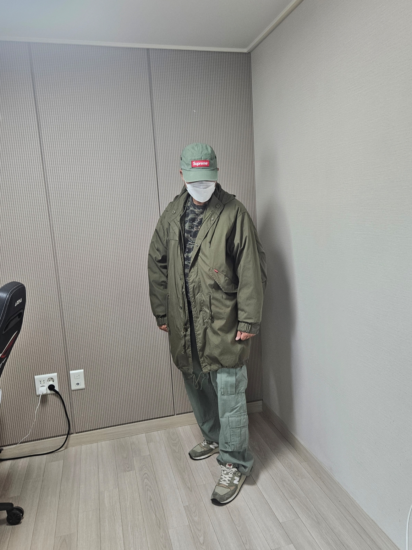 Supreme Cargo Pants Olive - 23FW, Supreme S/S Pocket T-Shirt Tiger Camo - 24SS 착용 스타일 - 4