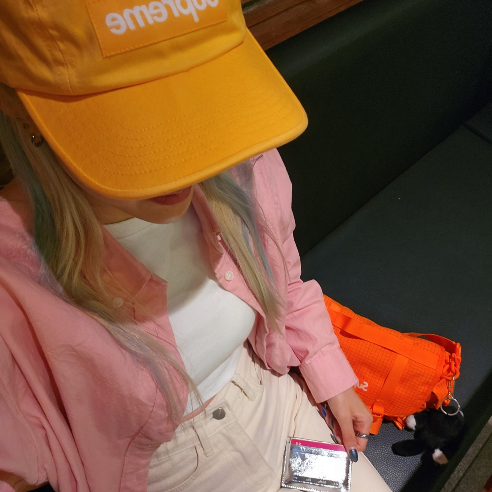 Supreme Mini Duffle Bag Orange - 24SS, Matin Kim Vintage Card Wallet Silver 착용 스타일 - 2