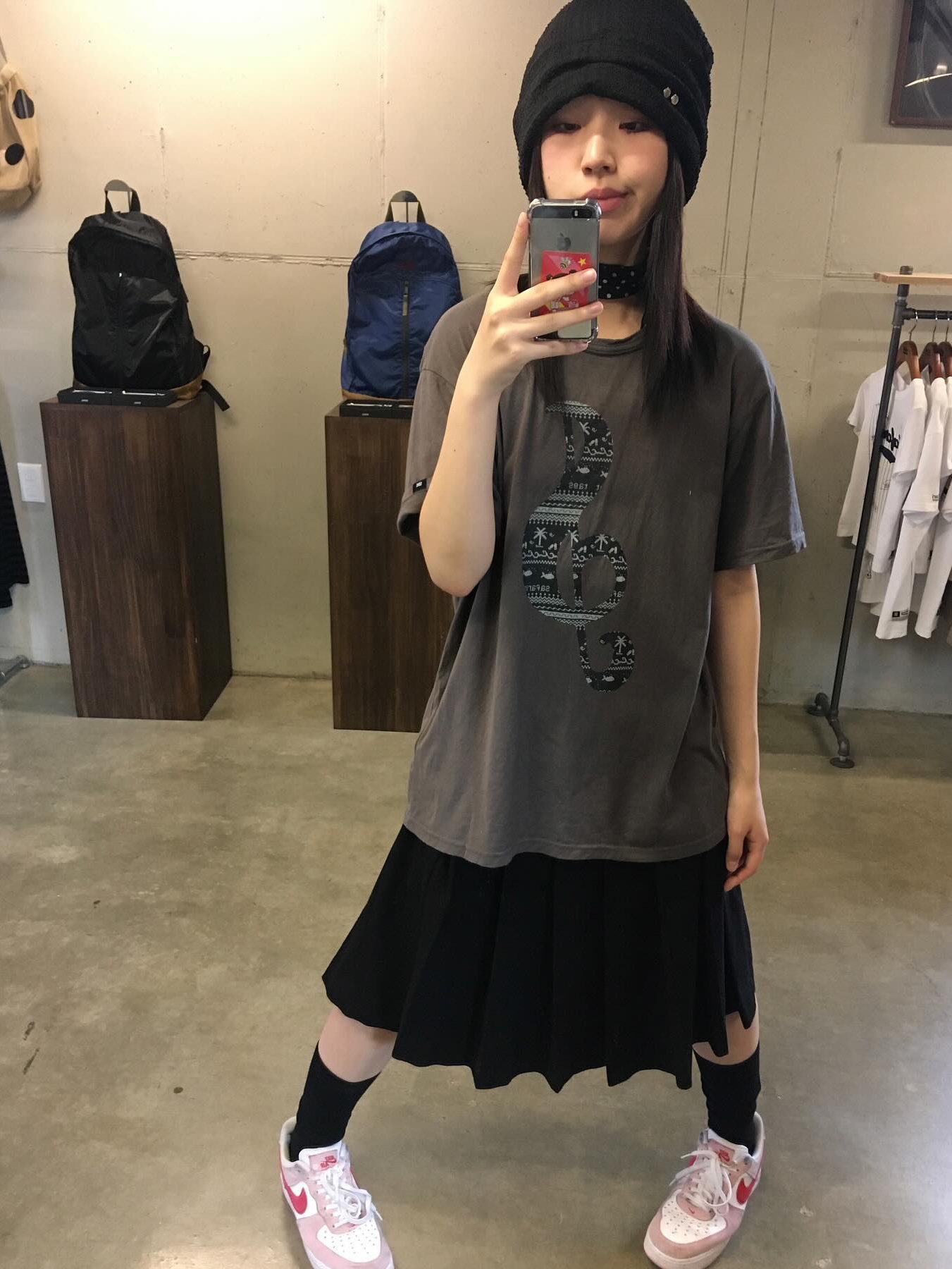 Safarispot S Clef Bandana Tee Charcoal, Safarispot S Clef Bandana Tee Brown 착용 스타일