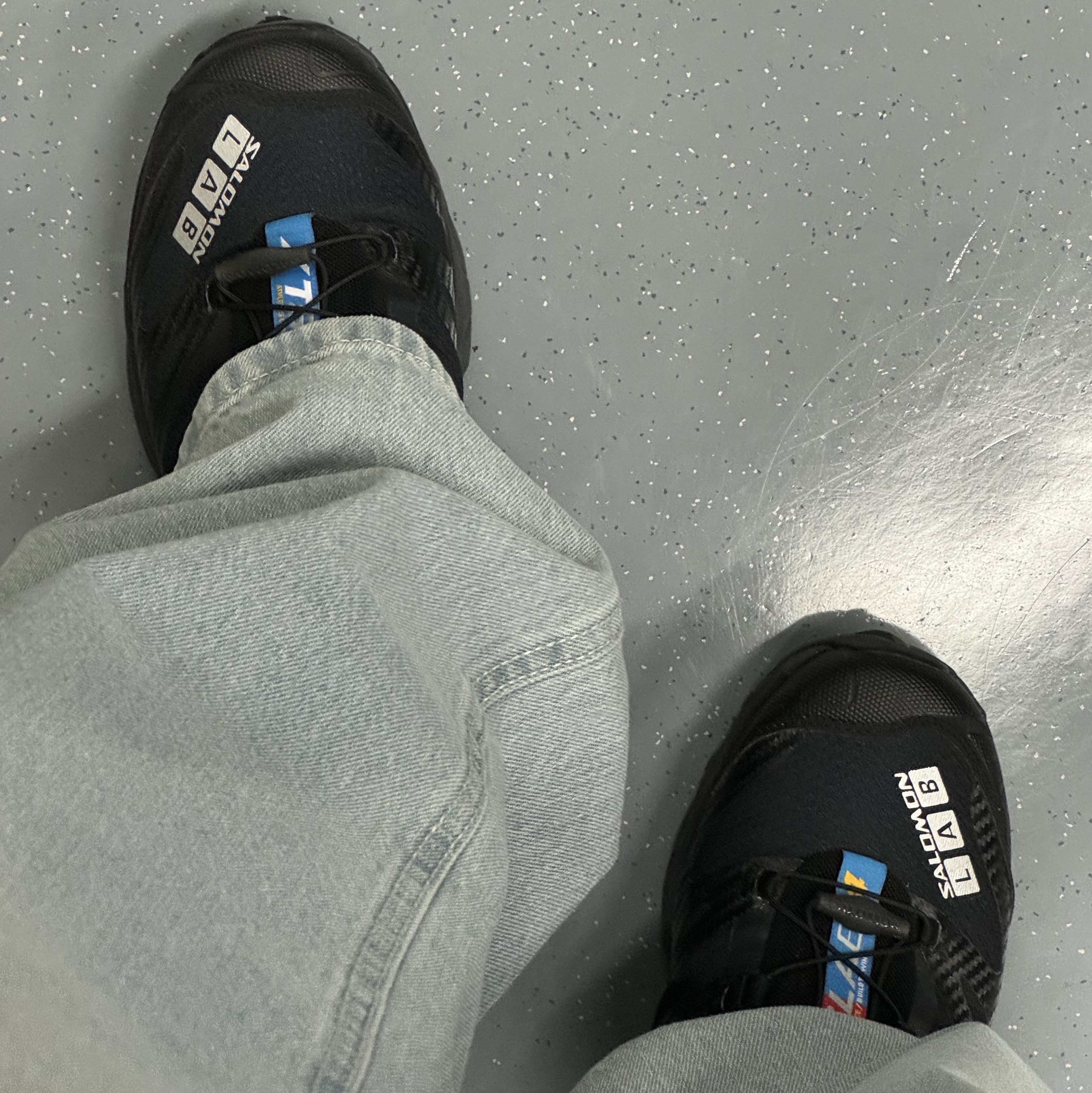 Salomon XT-4 Black Silver Metallic 착용 스타일