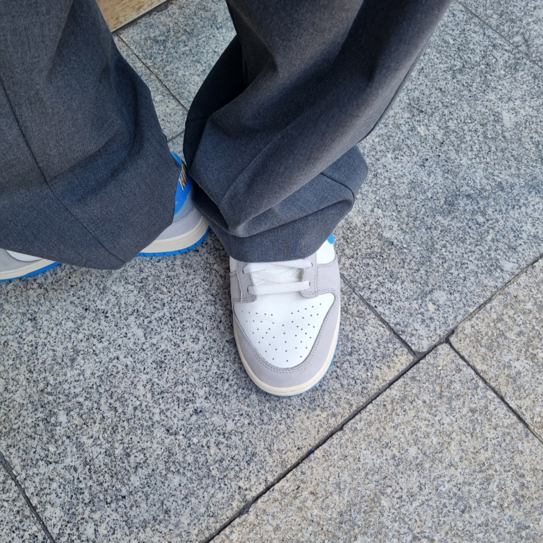 Nike Dunk Low Sail University Blue 착용 스타일
