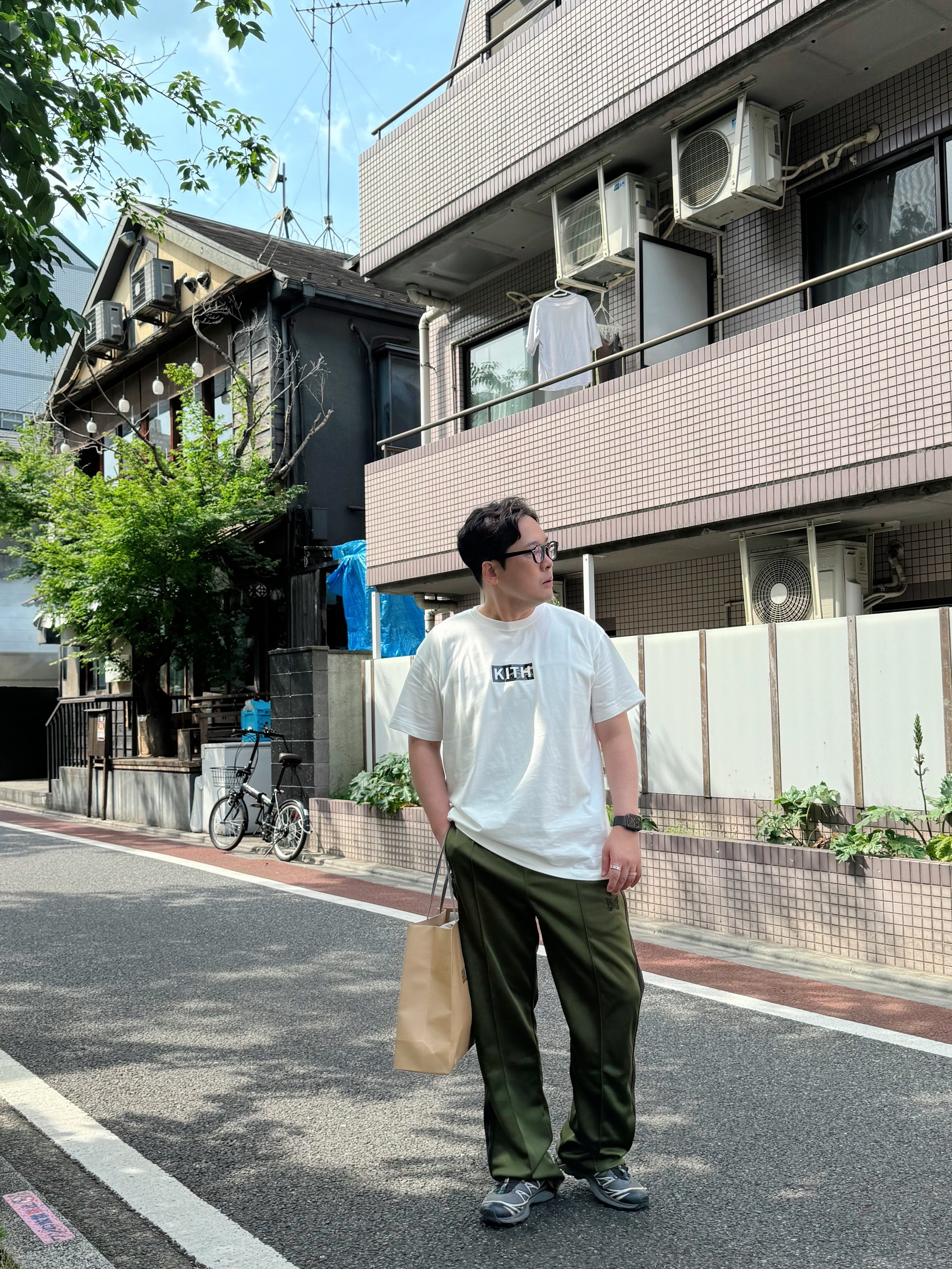 Needles Track Pants Poly Smooth Olive, Salomon XT-6 Gore-Tex Black Ebony 착용 스타일 - 2