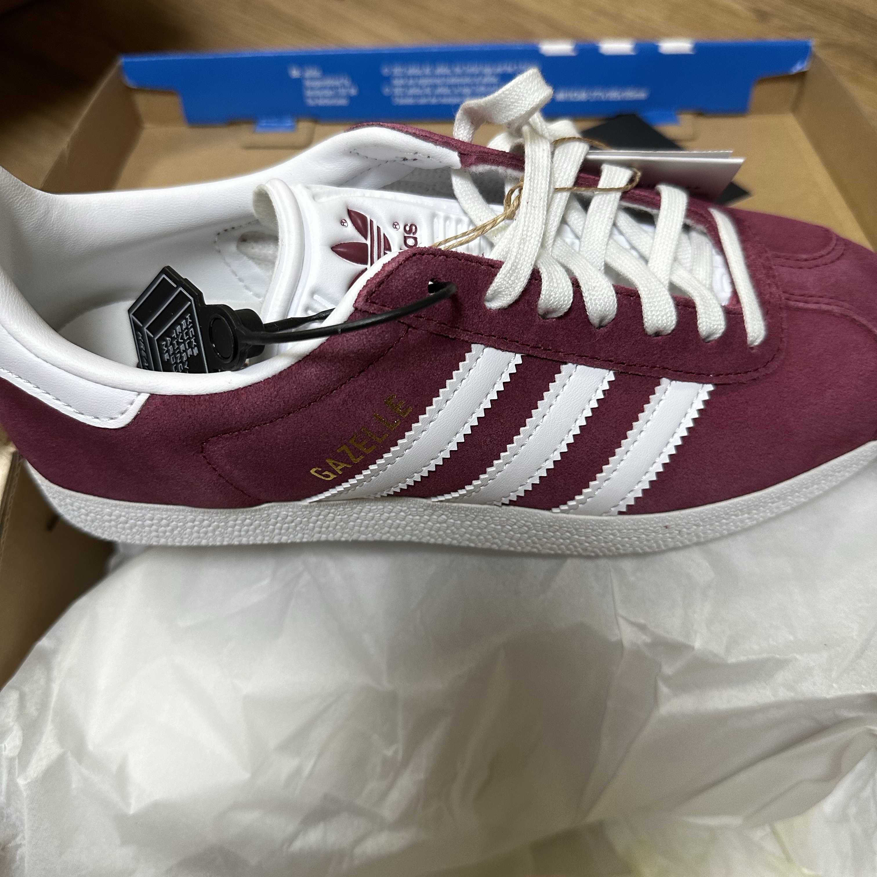 Adidas Gazelle Collegiate Burgundy 착용 스타일