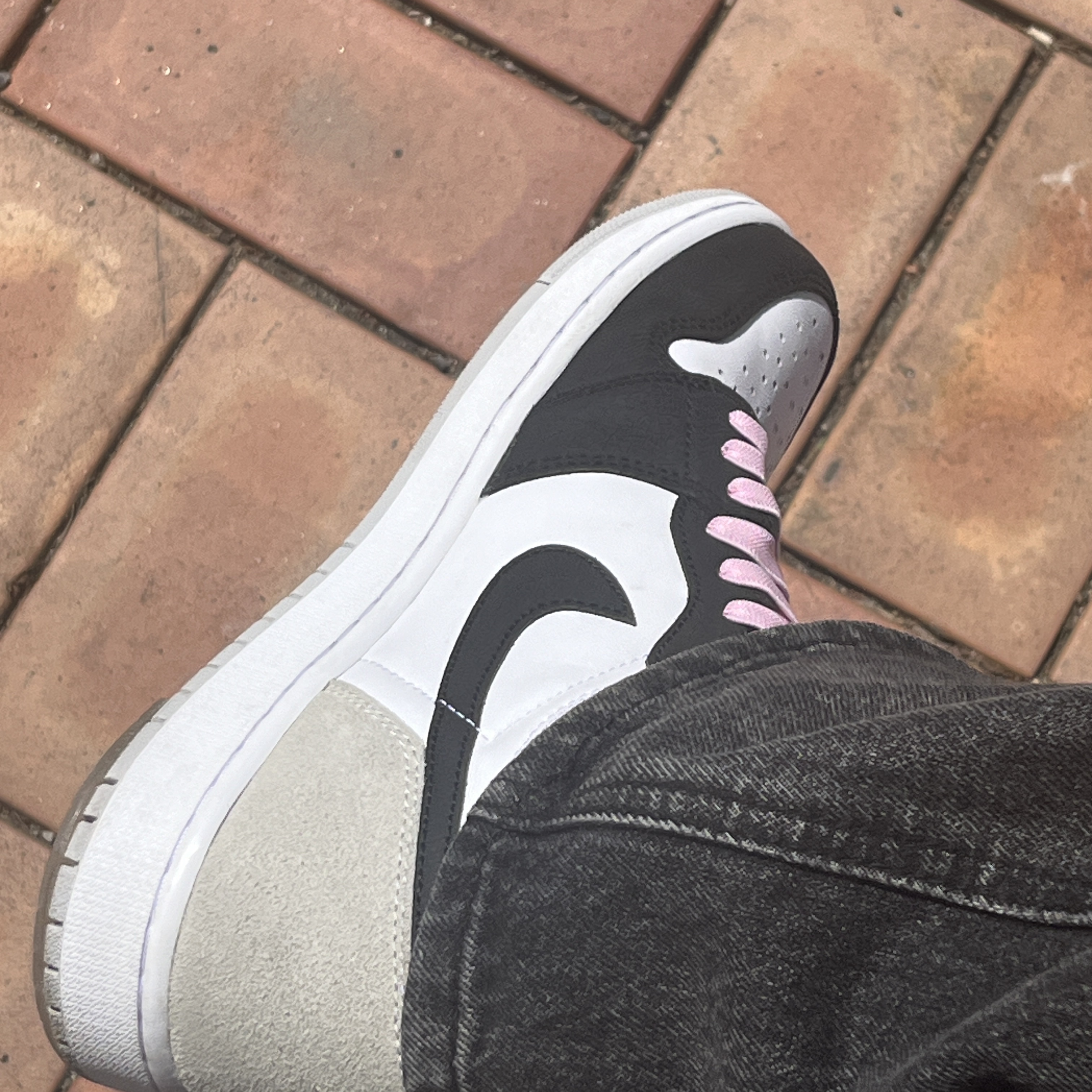 Jordan 1 Retro High OG Bleached Coral 착용 스타일