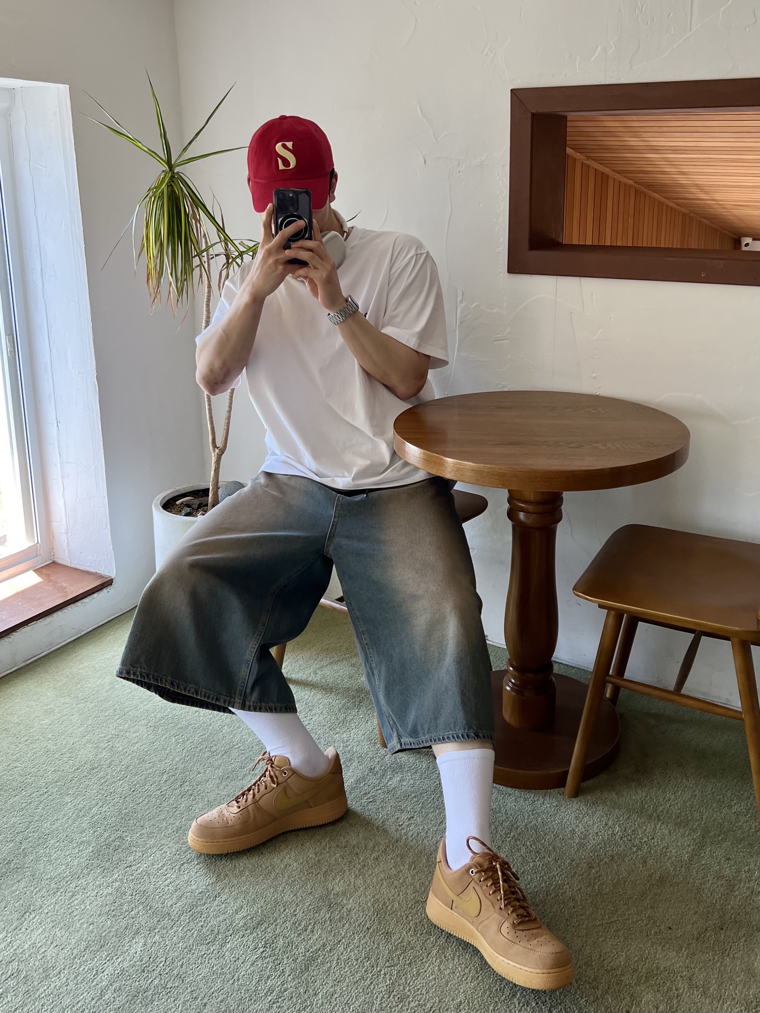 Nike Air Force 1 '07 WB Flax, Apple AirPods Max Lightning Silver (Korean Ver.) 착용 스타일 - 2