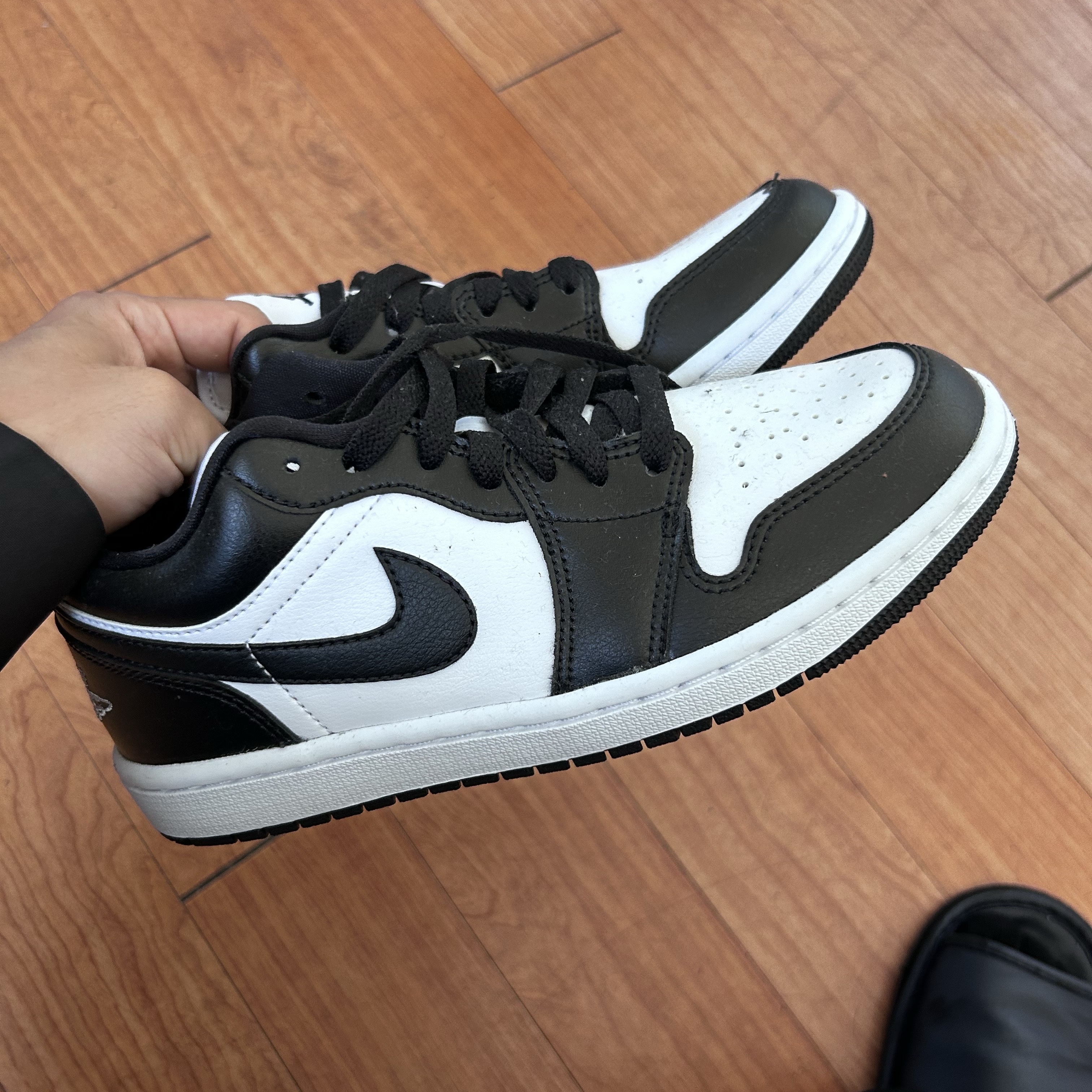 (W) Jordan 1 Low Black and White 착용 스타일