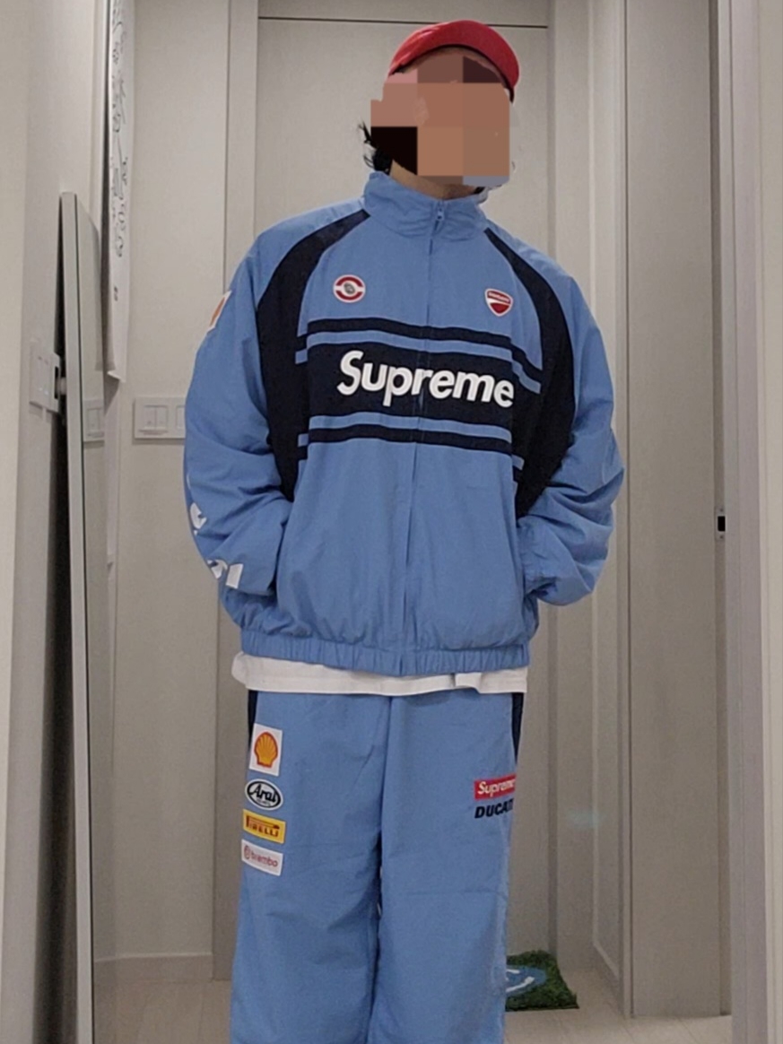 Supreme x Ducati Track Pants Light Blue - 24SS, Supreme x Ducati Track Jacket Light Blue - 24SS 착용 스타일 - 3