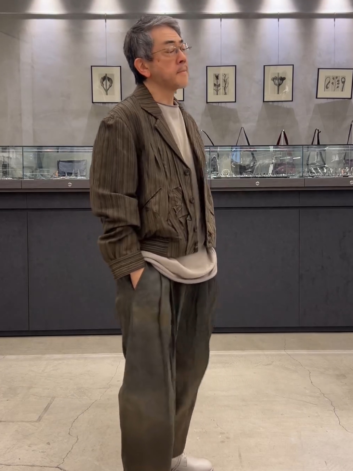 Ziggy Chen Cropped Wrinkle Pleats Jacket Brown 착용 스타일 - 1