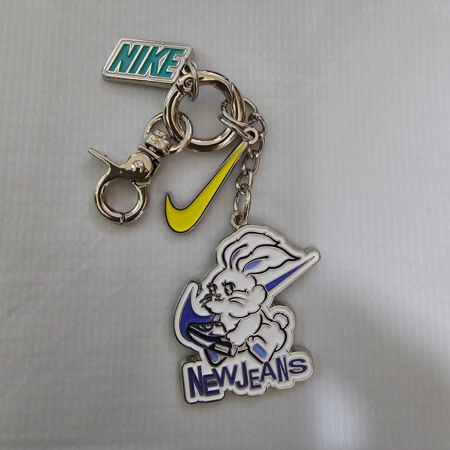 小物 NIKE NewJeans KEYRING newjeans NIKE Keychain Premium Premium Benefits | eBay