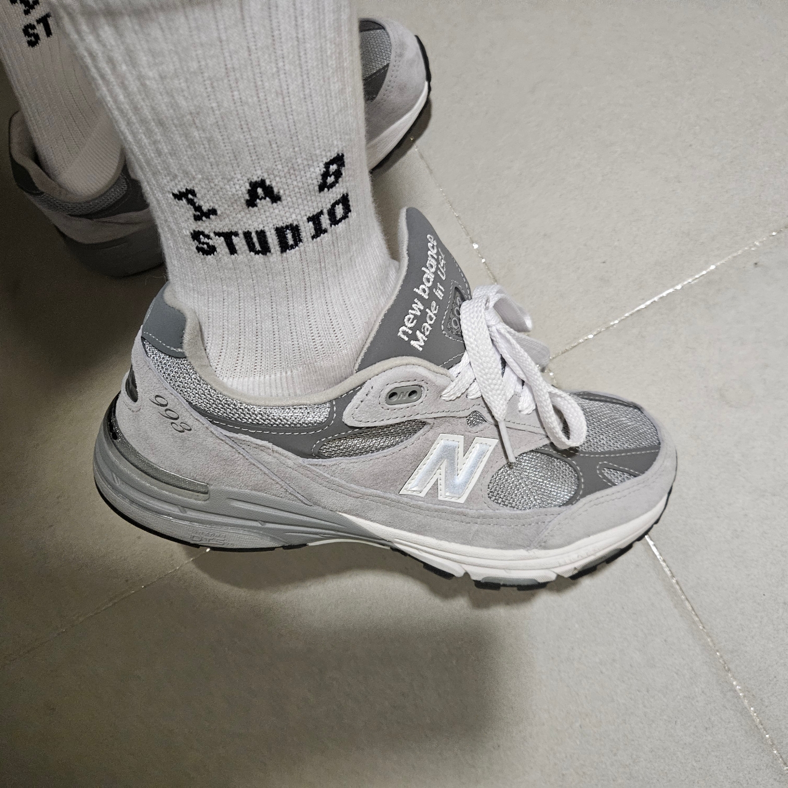 New Balance 993 Made in USA Grey - D Standard 착용 스타일 - 3