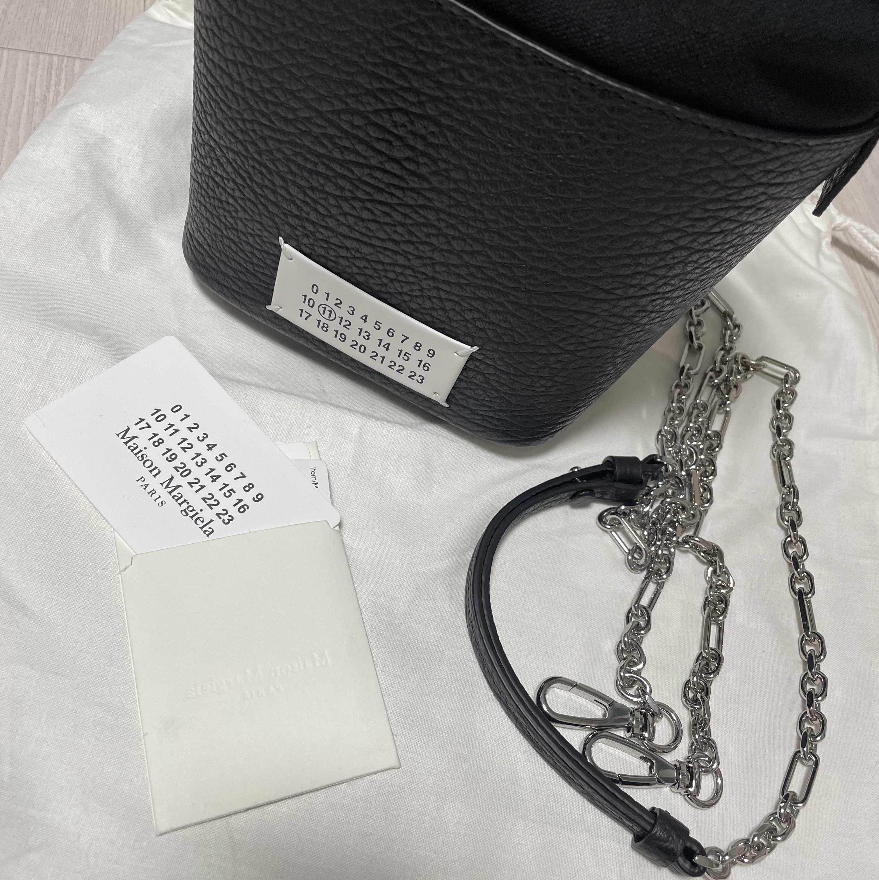 Maison Margiela 5AC Bucket Bag Black 착용 스타일