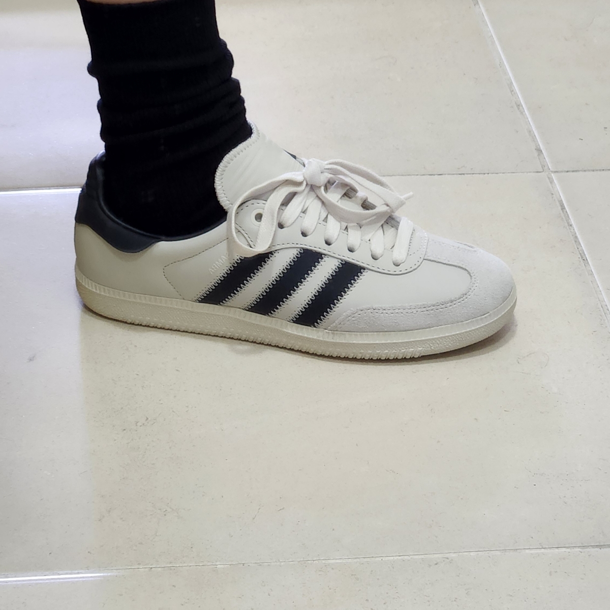 Adidas x Pharrell Williams Humanrace Samba Core Black 착용 스타일