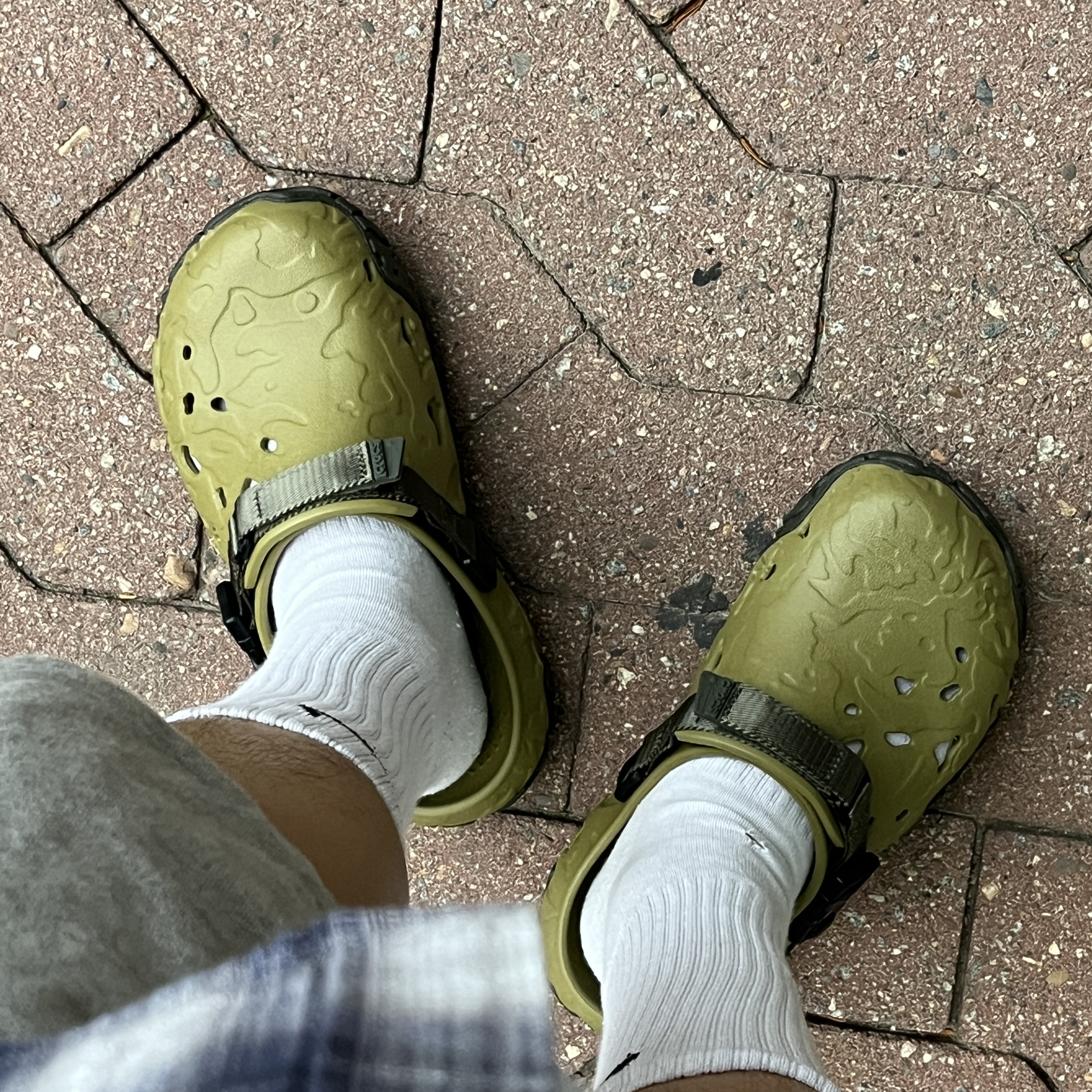 Crocs x Roa Hiking Atlas Clog Aloe Multi 착용 스타일