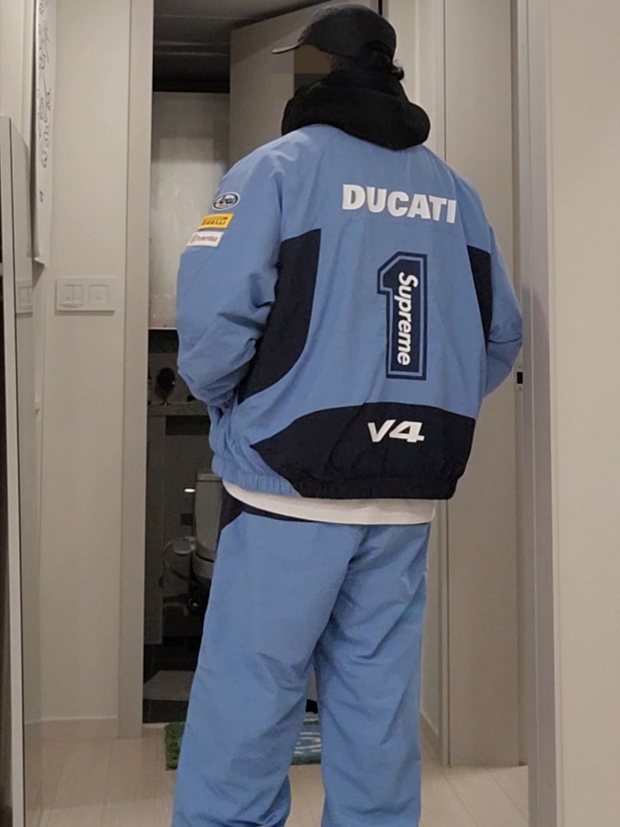 Supreme x Ducati Track Pants Light Blue - 24SS, Supreme x Ducati Track Jacket Light Blue - 24SS 착용 스타일 - 7