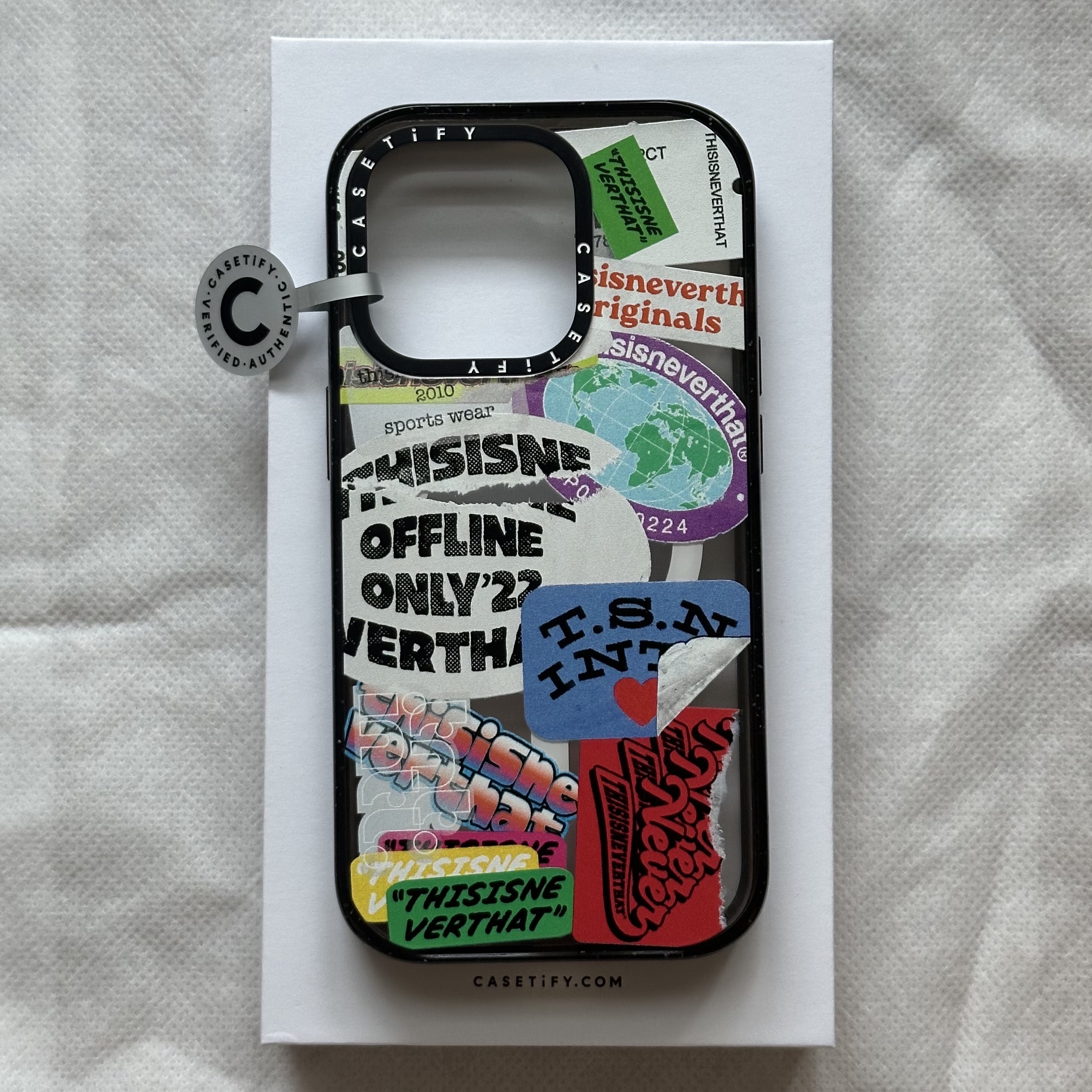 Casetify x Thisisneverthat iPhone Sticker Magsafe Impact Case Clear Black, Casetify x Thisisneverthat iPhone Black Archive Pattern MagSafe Impact Case Clear Black 착용 스타일 - 2