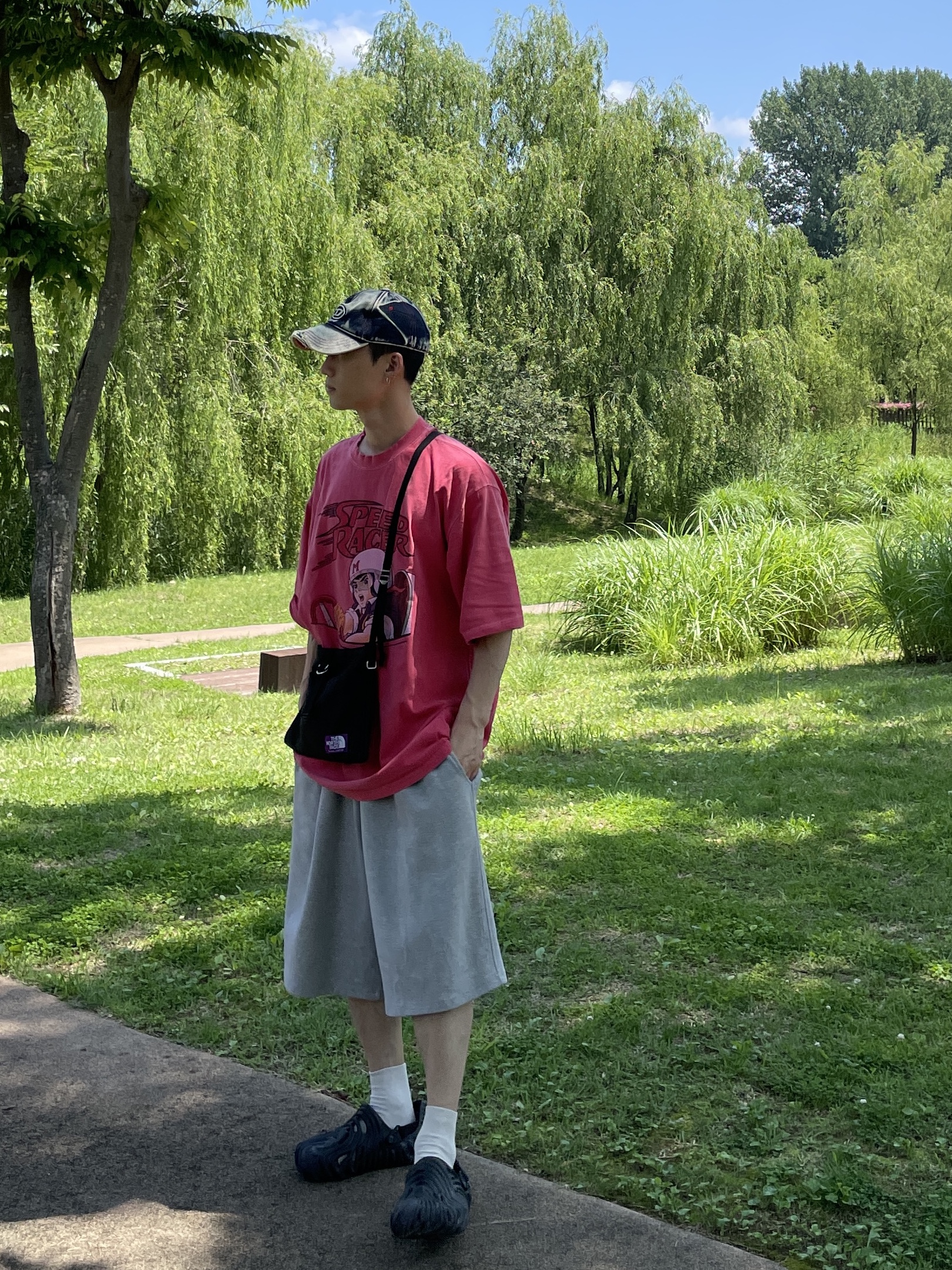 Crocs x Salehe Bembury Pollex Clog Sasquatch, Diesel C-Seymon Treated Denim Baseball Cap Blue White 착용 스타일