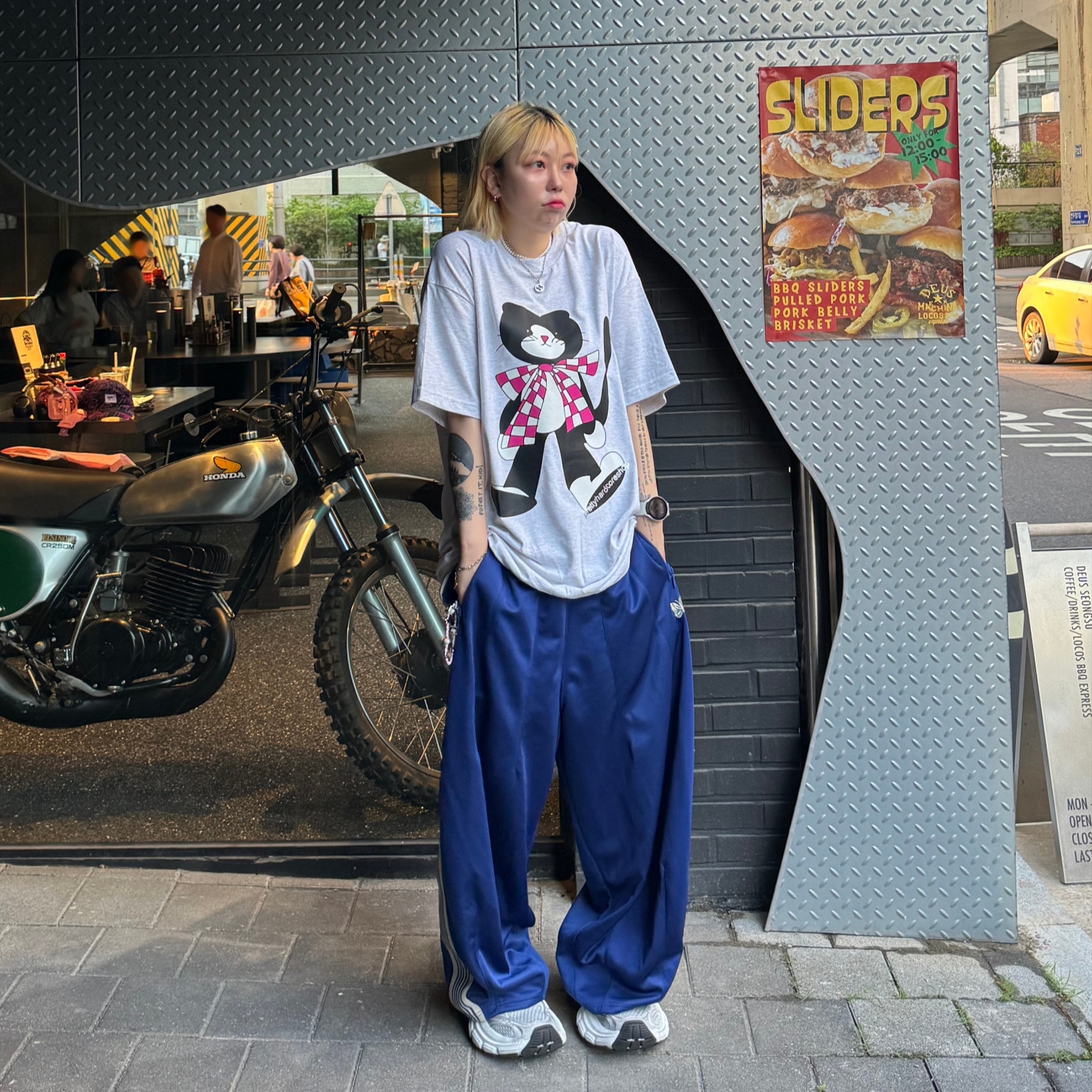(W) Balenciaga 10XL Sneakers White Grey Silver Black, Needles H.D. Track Pants Poly Smooth Royal 착용 스타일 - 2