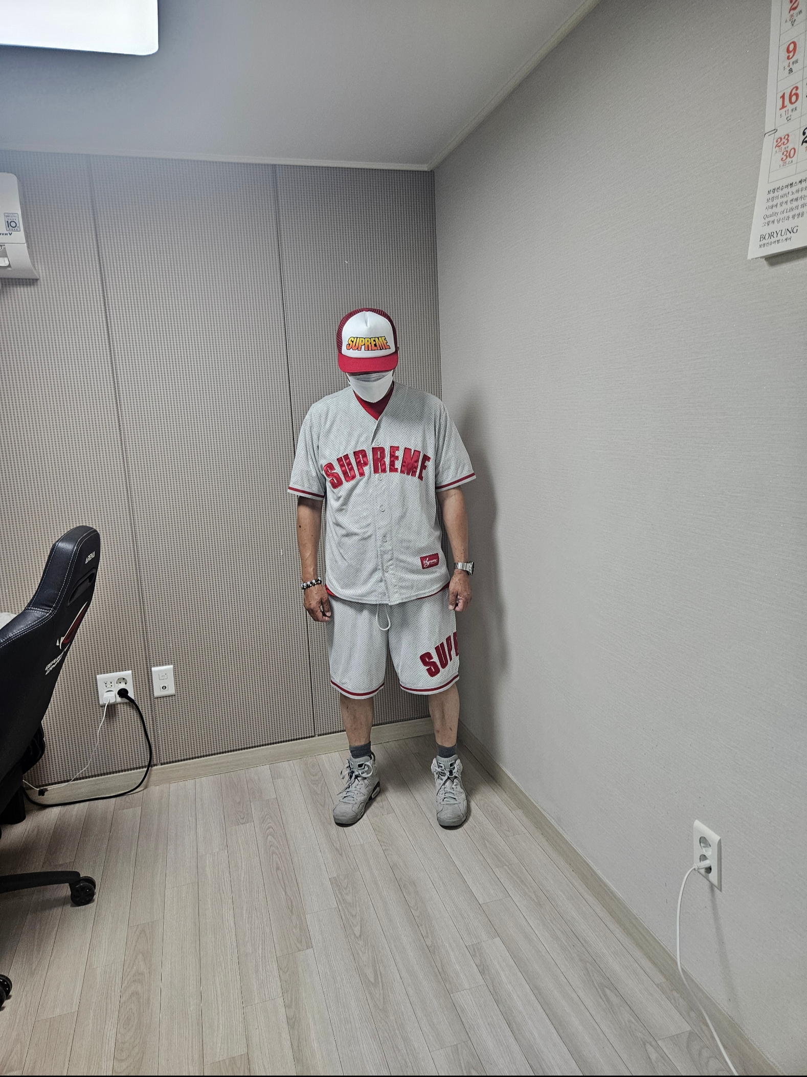 Supreme Ultrasuede Mesh Baseball Jersey Grey - 24SS, Supreme Ultrasuede Mesh Short Grey - 24SS 착용 스타일 - 2