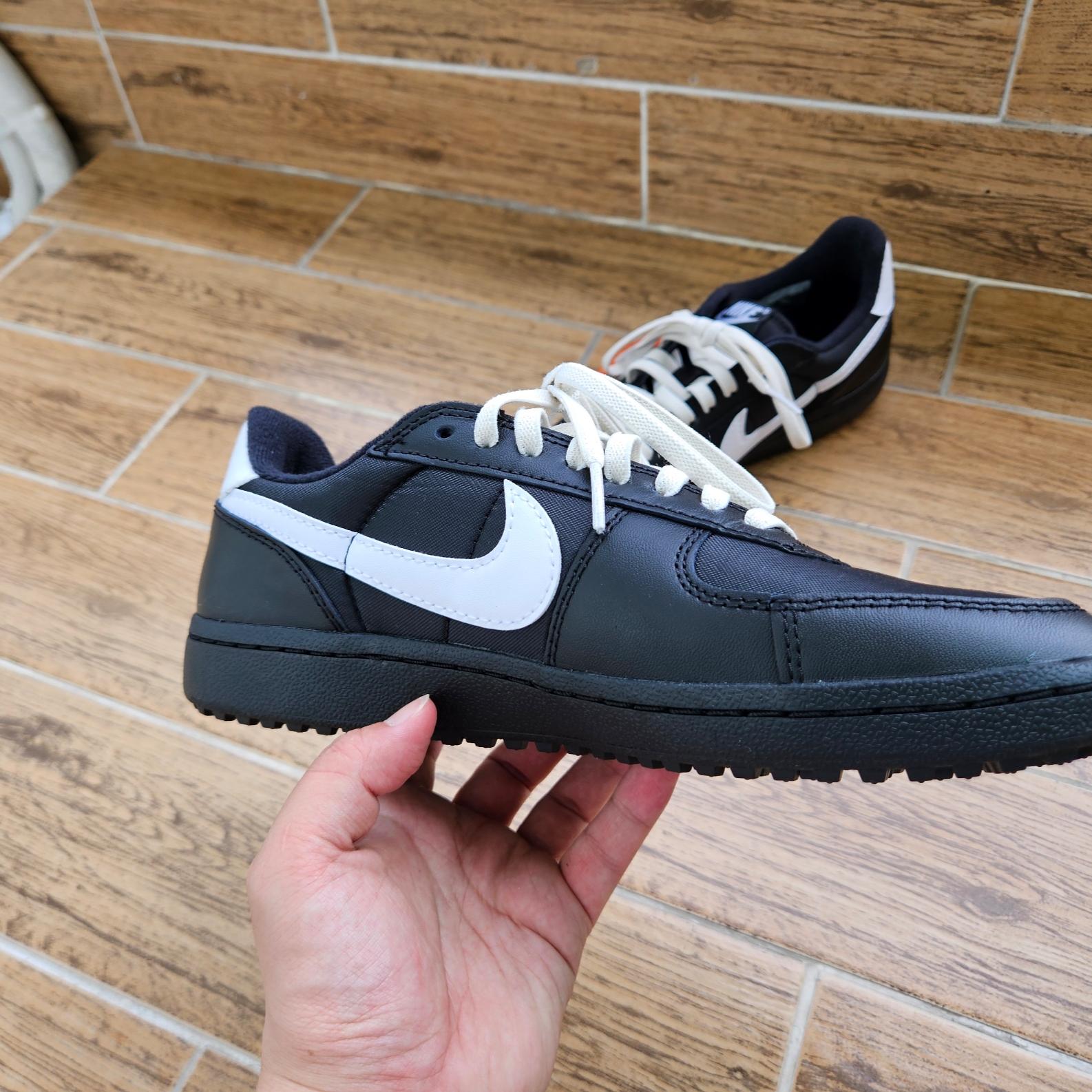Nike Field General 82 SP Black and White 착용 스타일 - 1