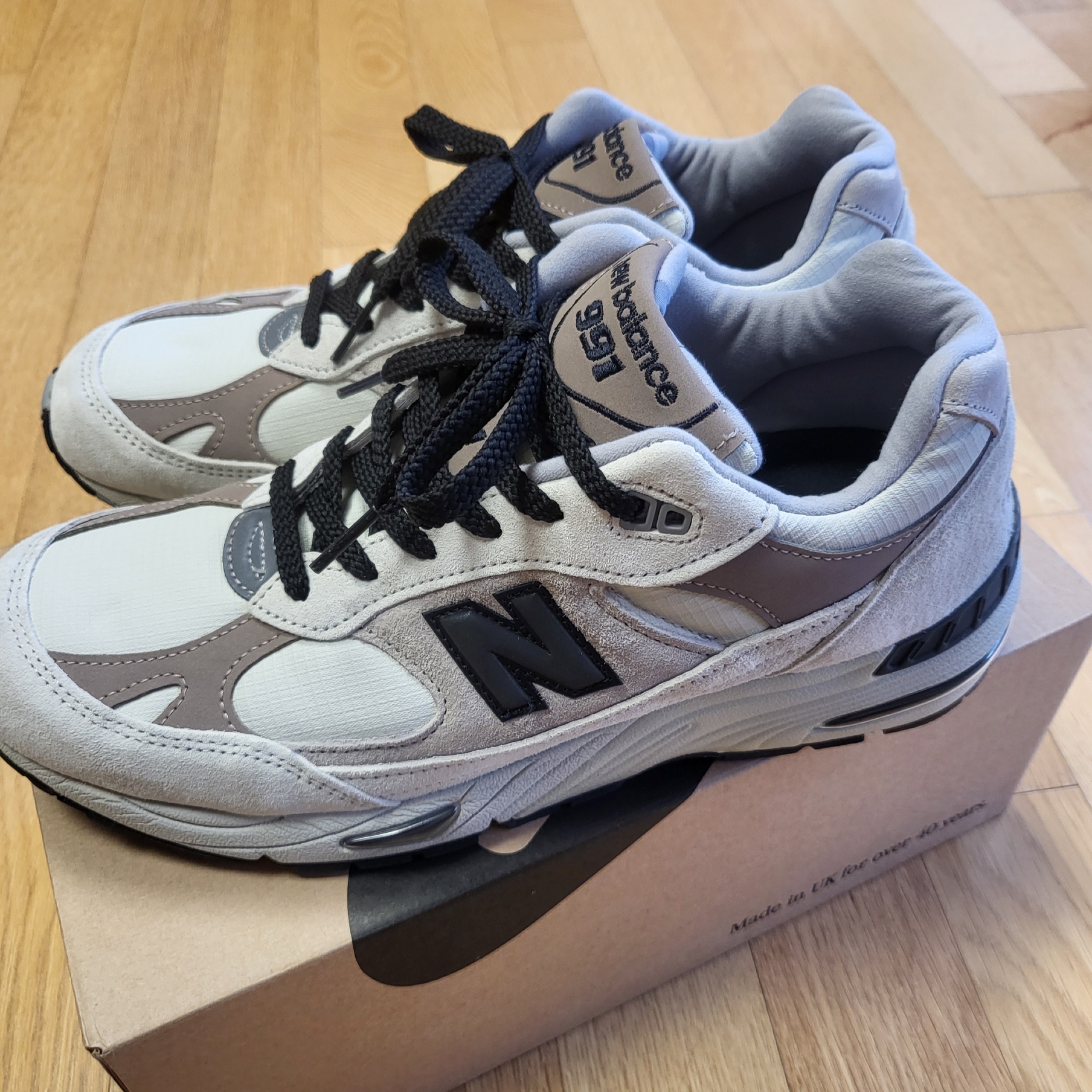 New Balance 990v2 Made in USA Marblehead Incense, New Balance 991 Made in UK Finale Pale Khaki Silver Mink 착용 스타일 - 7