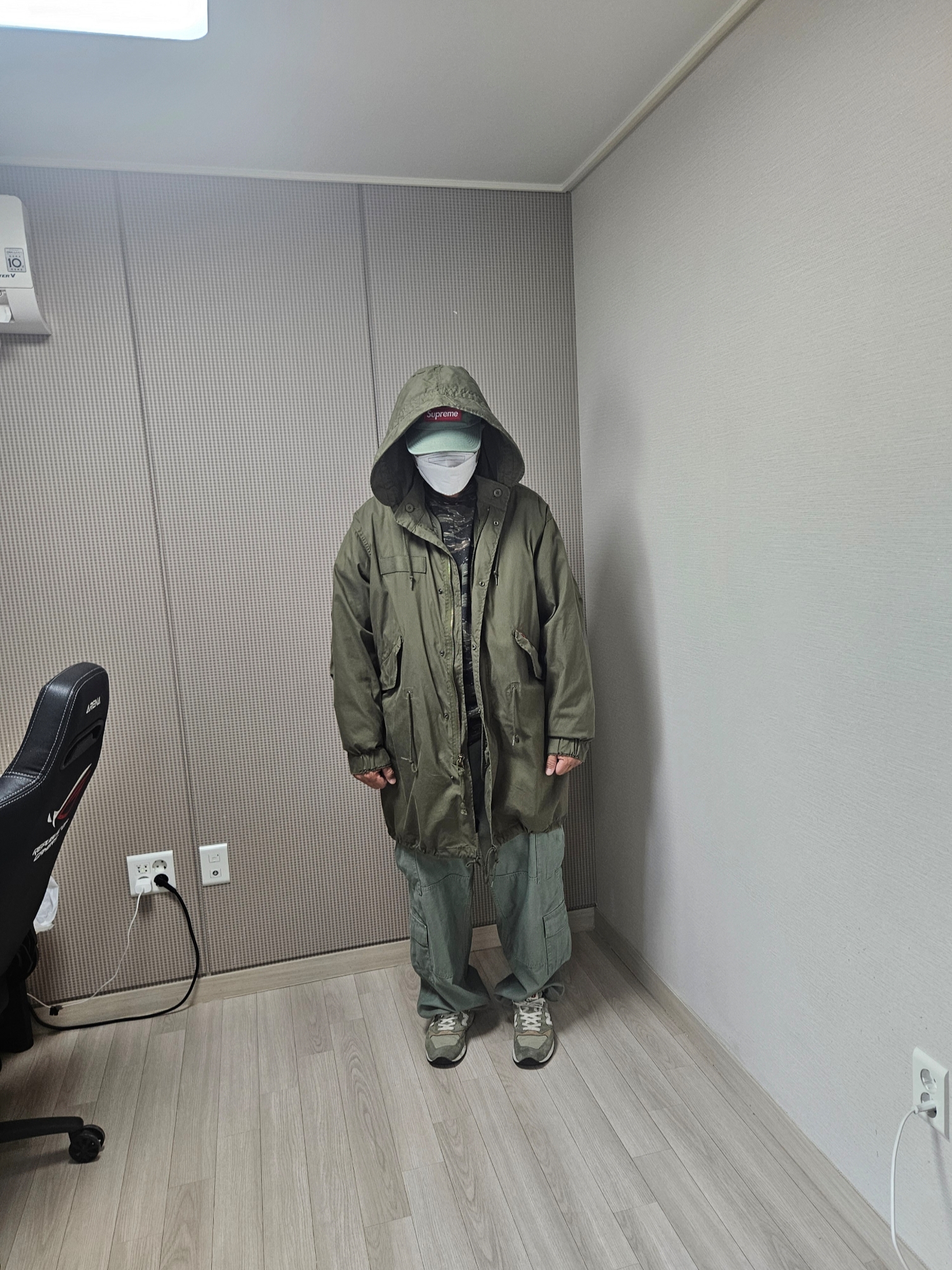 Supreme Cargo Pants Olive - 23FW, Supreme S/S Pocket T-Shirt Tiger Camo - 24SS 착용 스타일 - 6