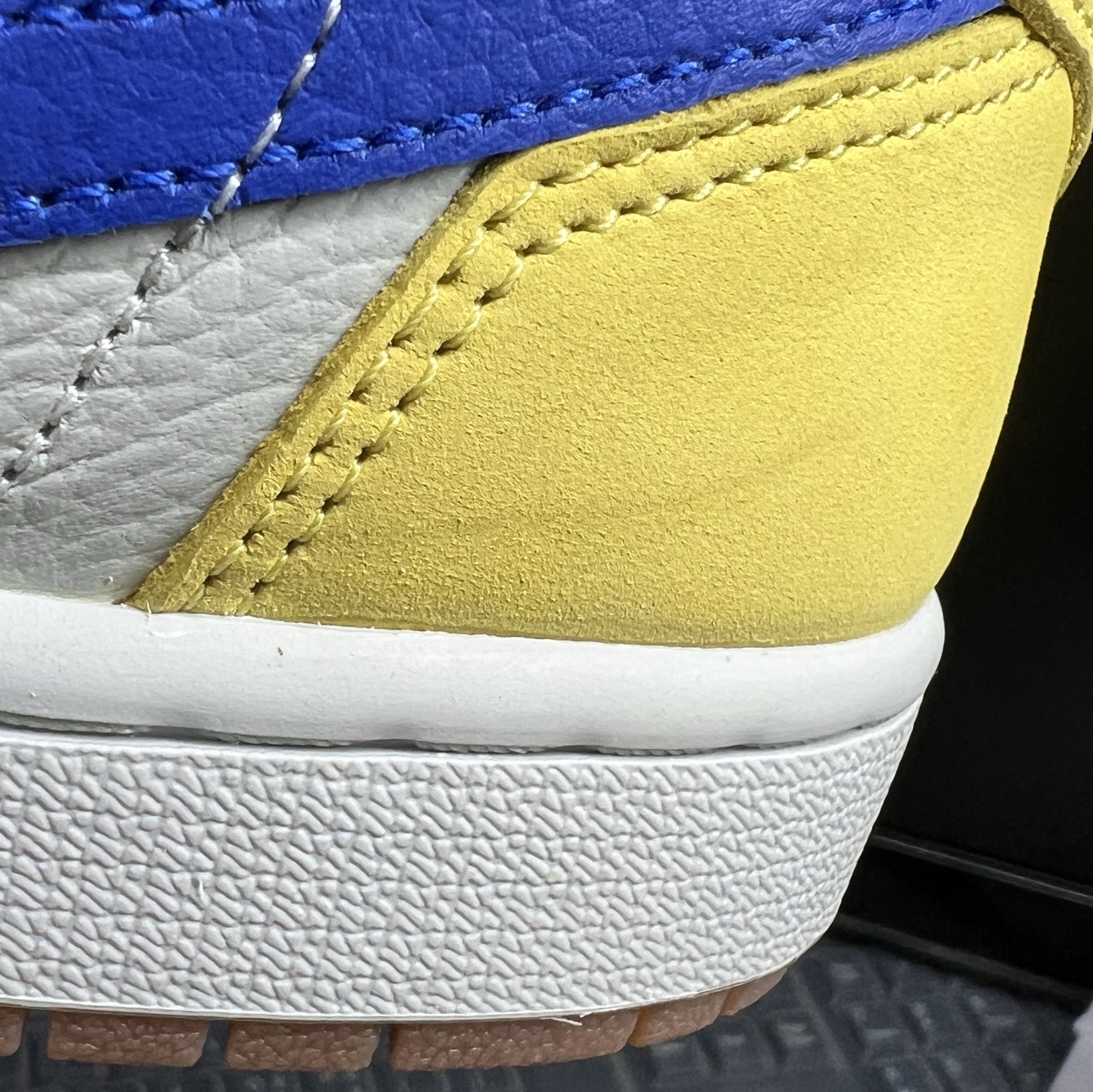 (W) Jordan 1 x Travis Scott Retro Low OG SP Canary 착용 스타일 - 2