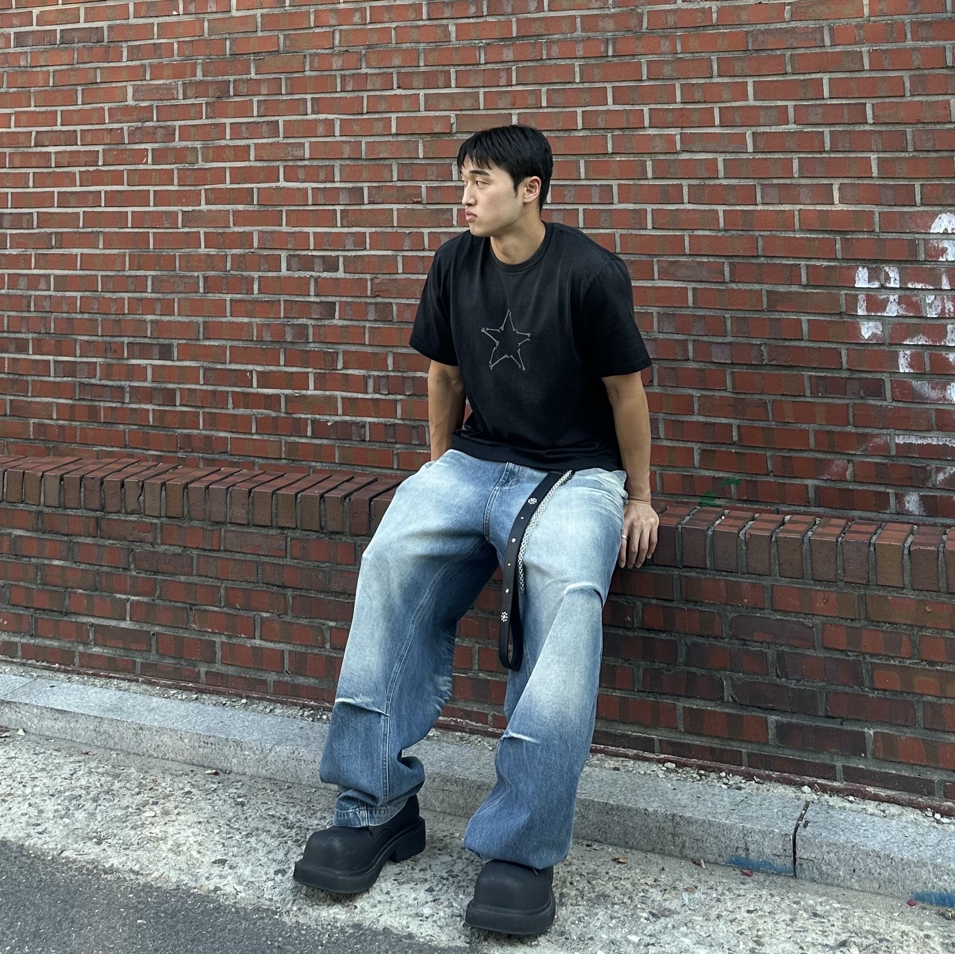 [KREAM 단독] Etce Smocking Baggy Jean Blue 착용 스타일 - 4