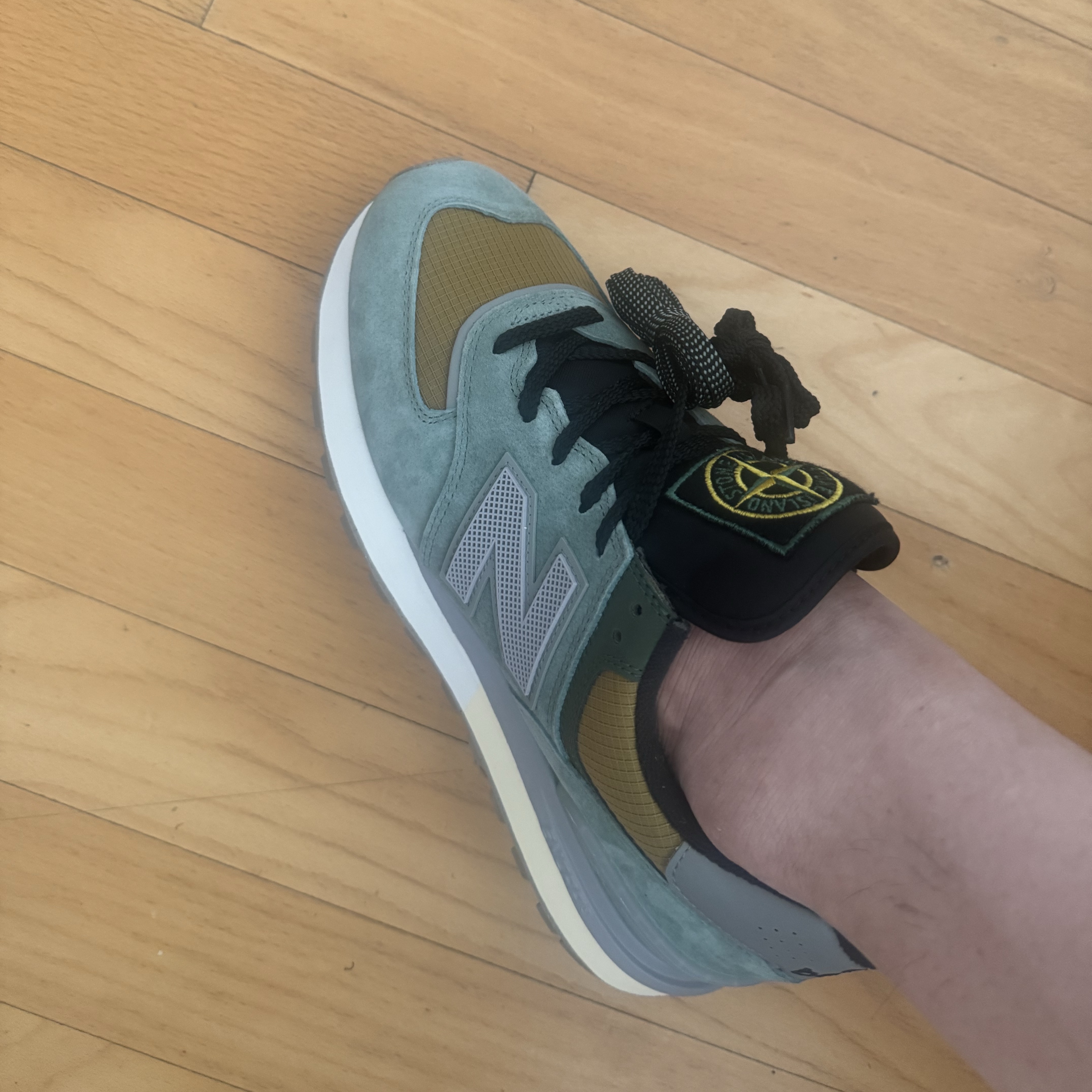 New Balance x Stone Island 574 Legacy Light Green 착용 스타일 - 2