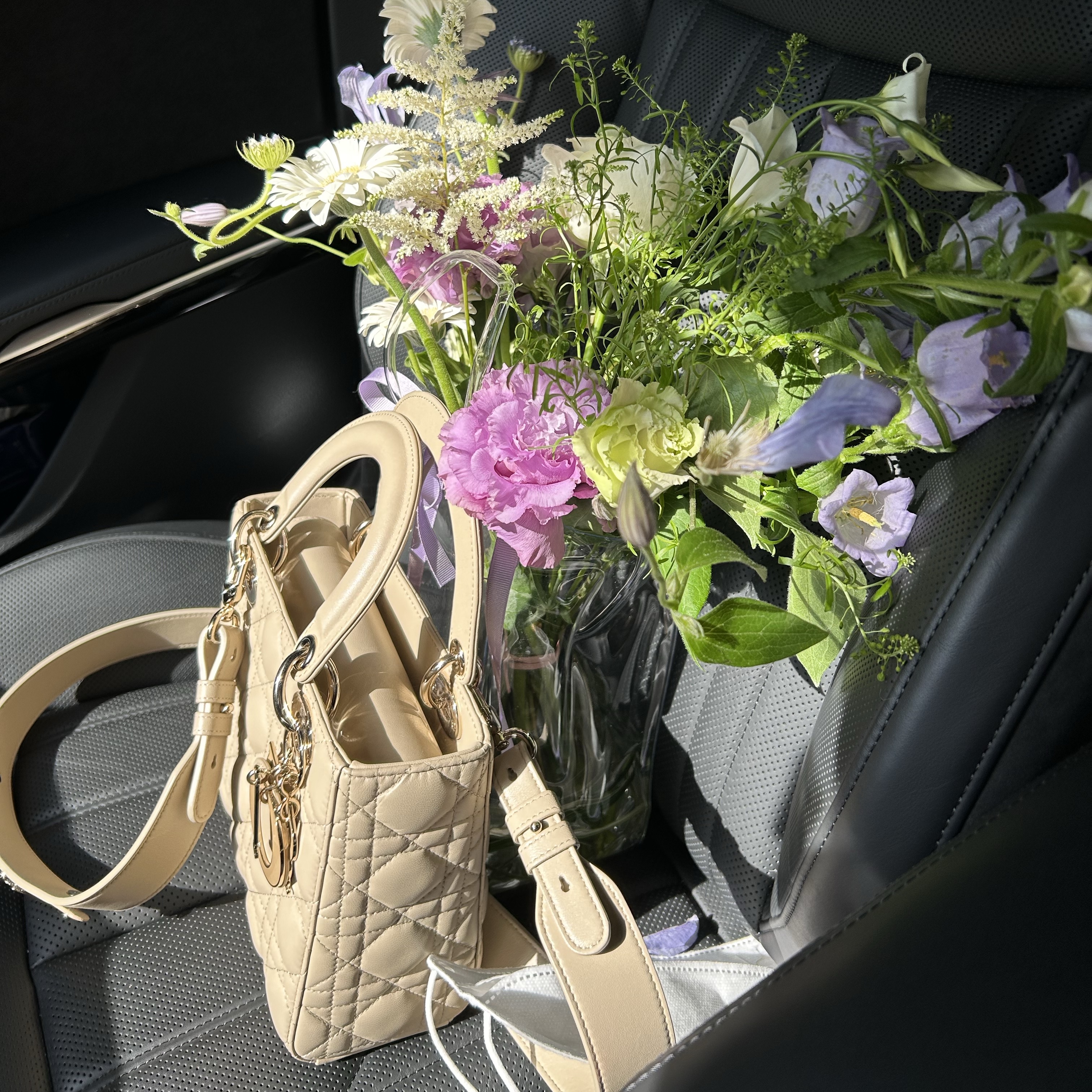 Dior Small Lady Bag Cannage Lambskin Two Tone Biscuit Trench Beige 착용 스타일